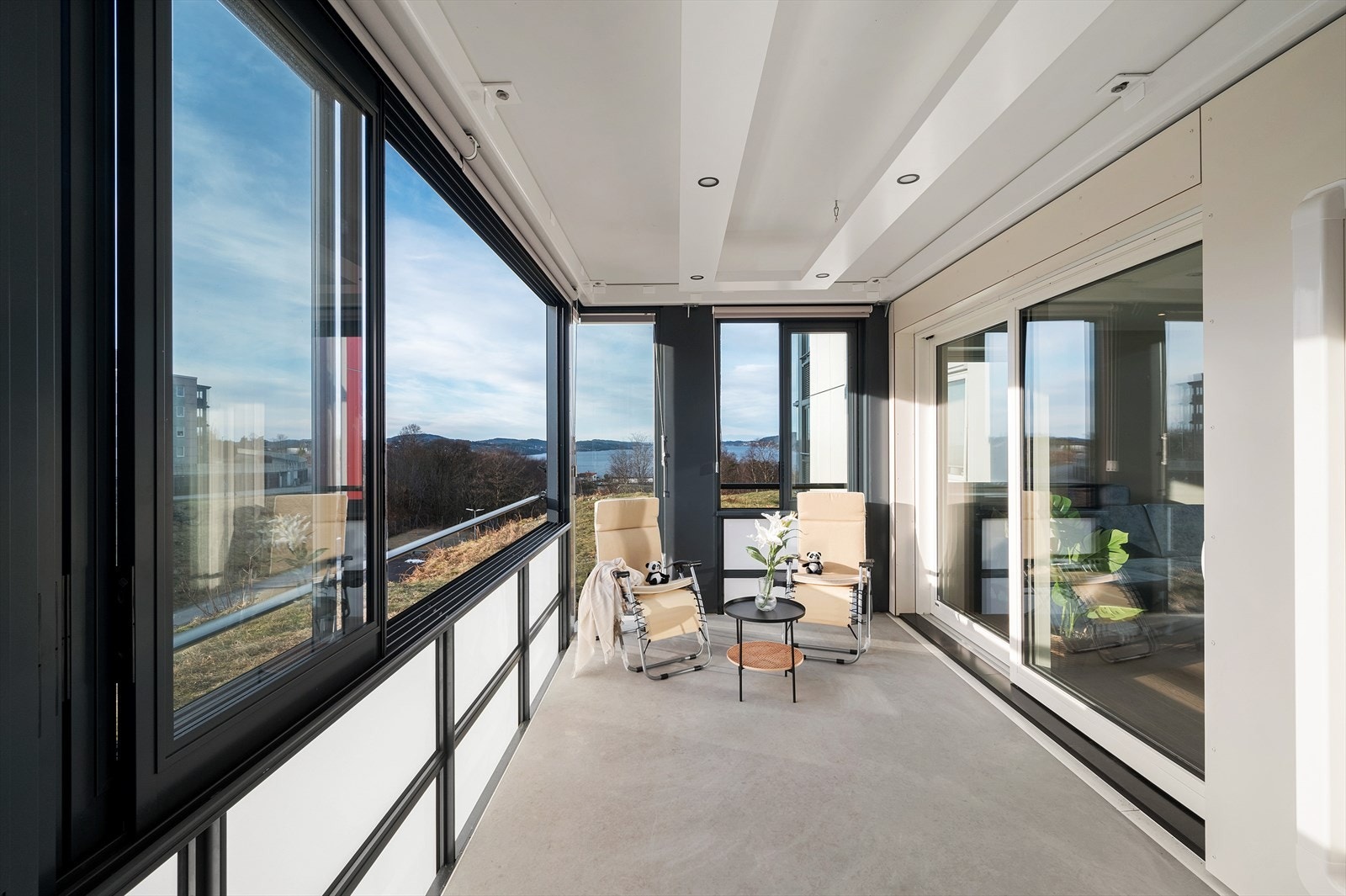 - Ifm. utvendig rehabilitering fikk borettslaget nye innglassede balkonger og varmepumpe til hver leilighet - Galleribilde