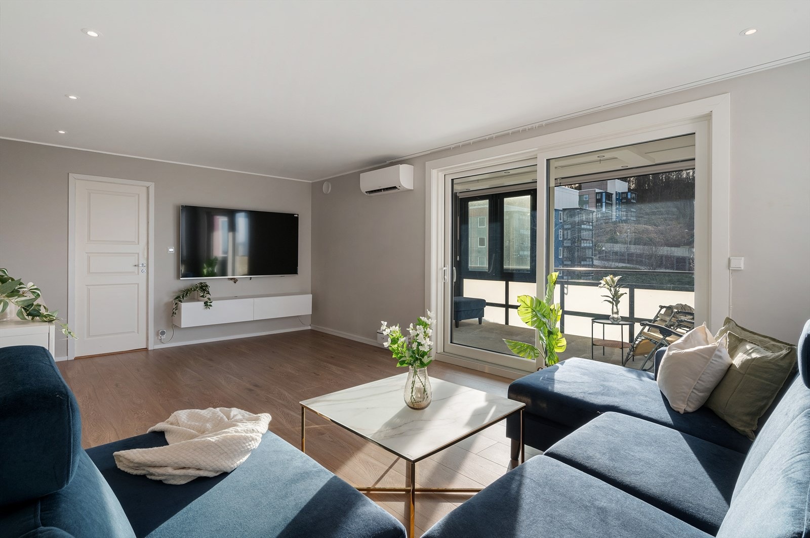 - Mye inkludert i felleskostnadene som bla. TV og internett, renhold, kommunale avgifter og eiendomsskatt - Galleribilde