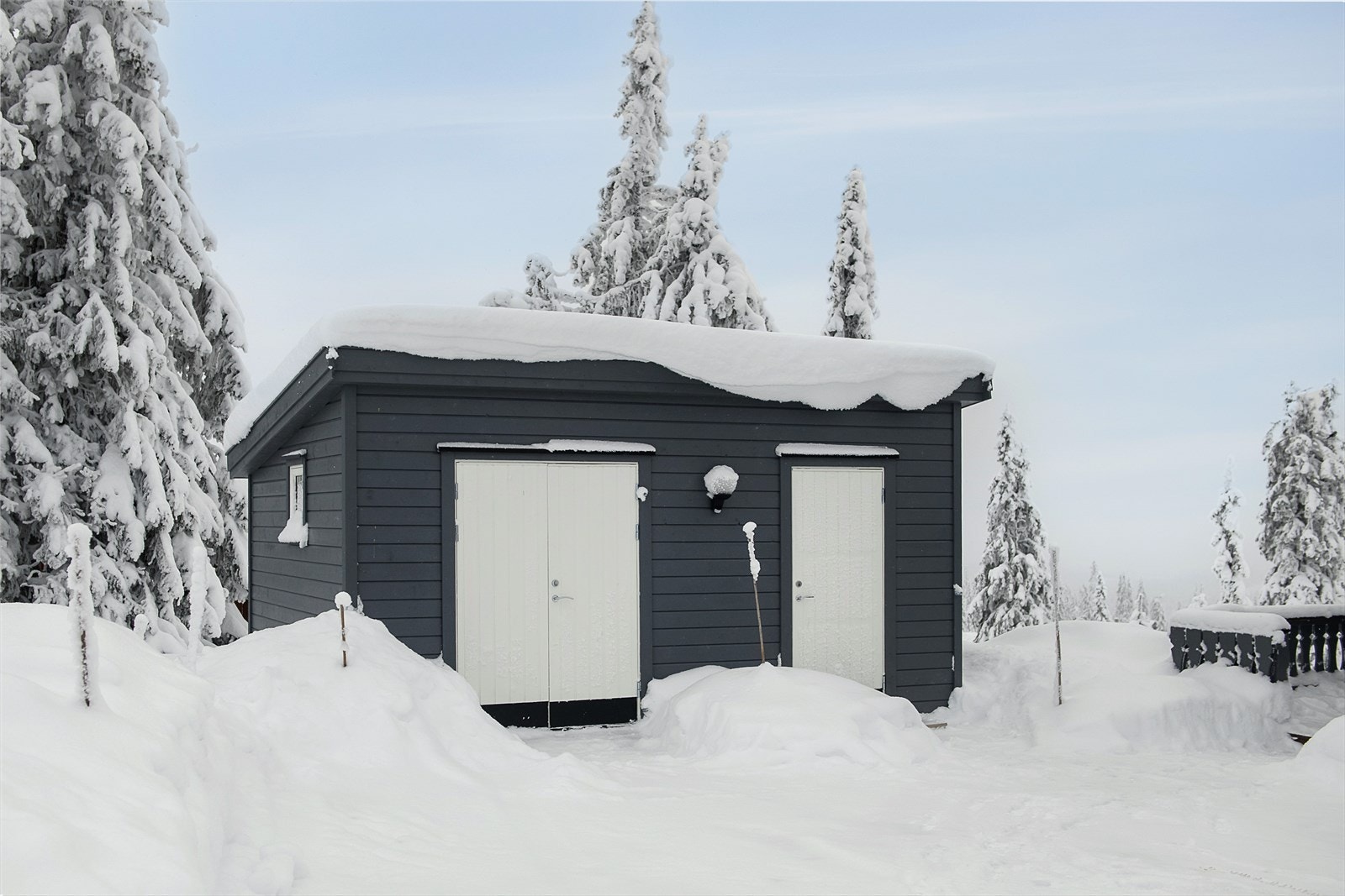 Et separat uthus gir ekstra lagringsplass og fleksibilitet. Galleribilde