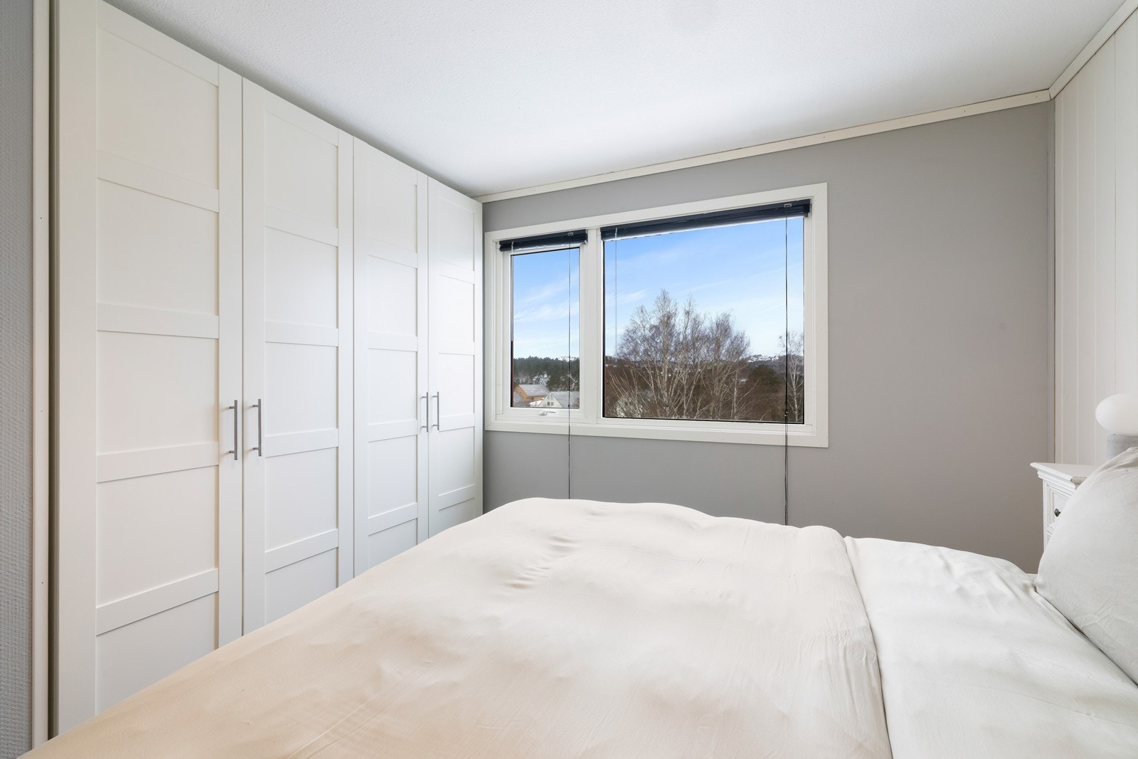 Soverom II. Rikelig med skapplass Galleribilde