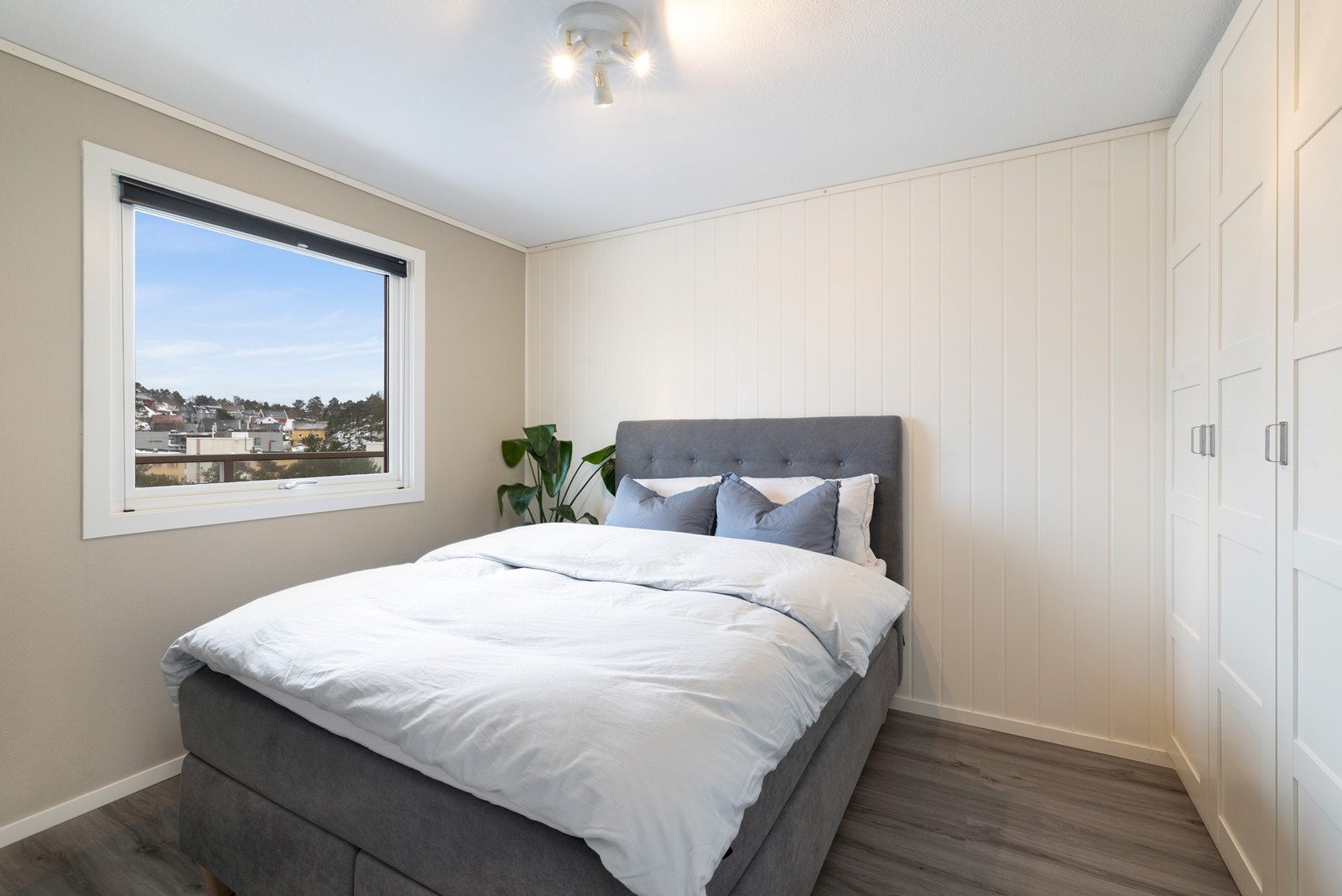 Soverom I- inngang fra stuen Galleribilde