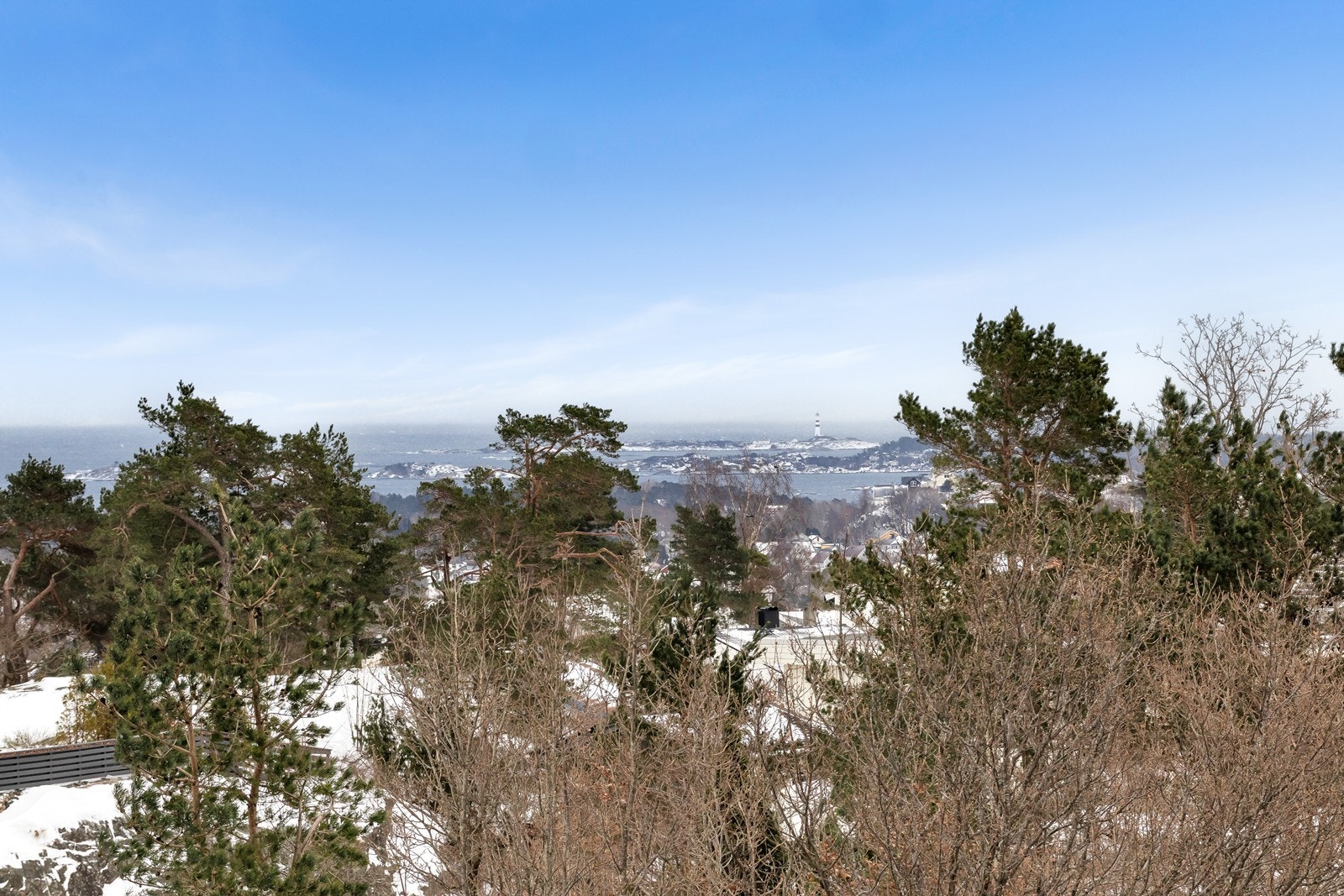 Nydelig utsikt fra stuevindu Galleribilde