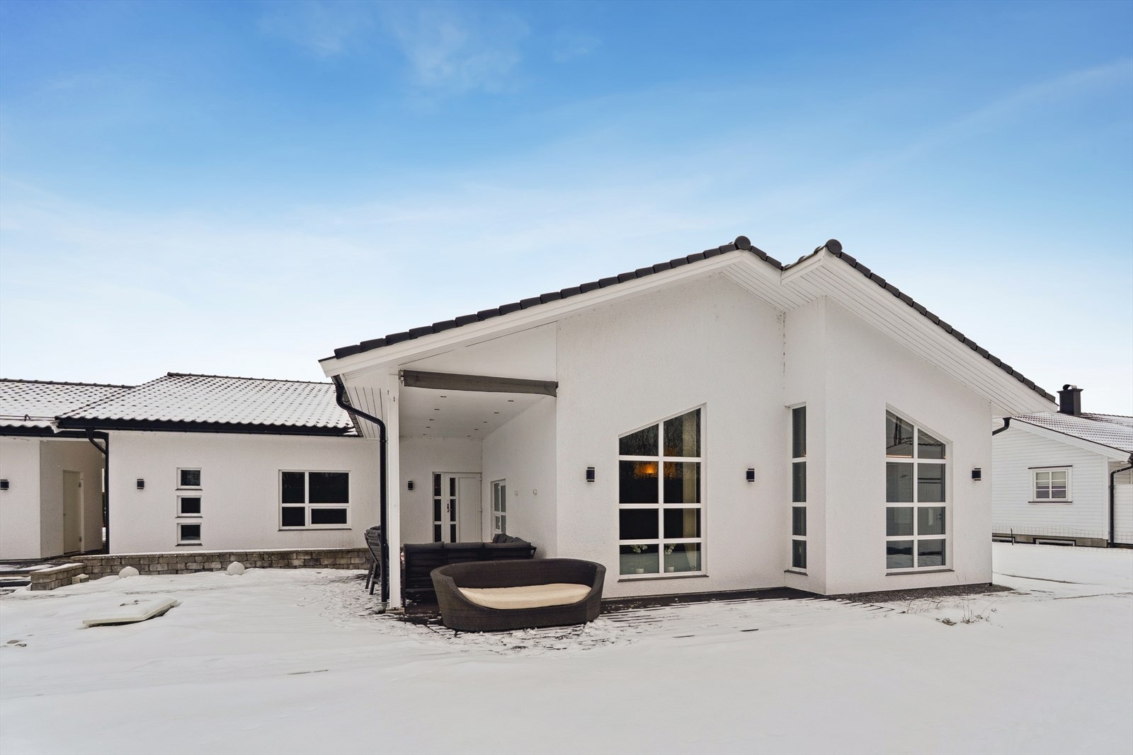 Stor bolig med alt på en flate Galleribilde