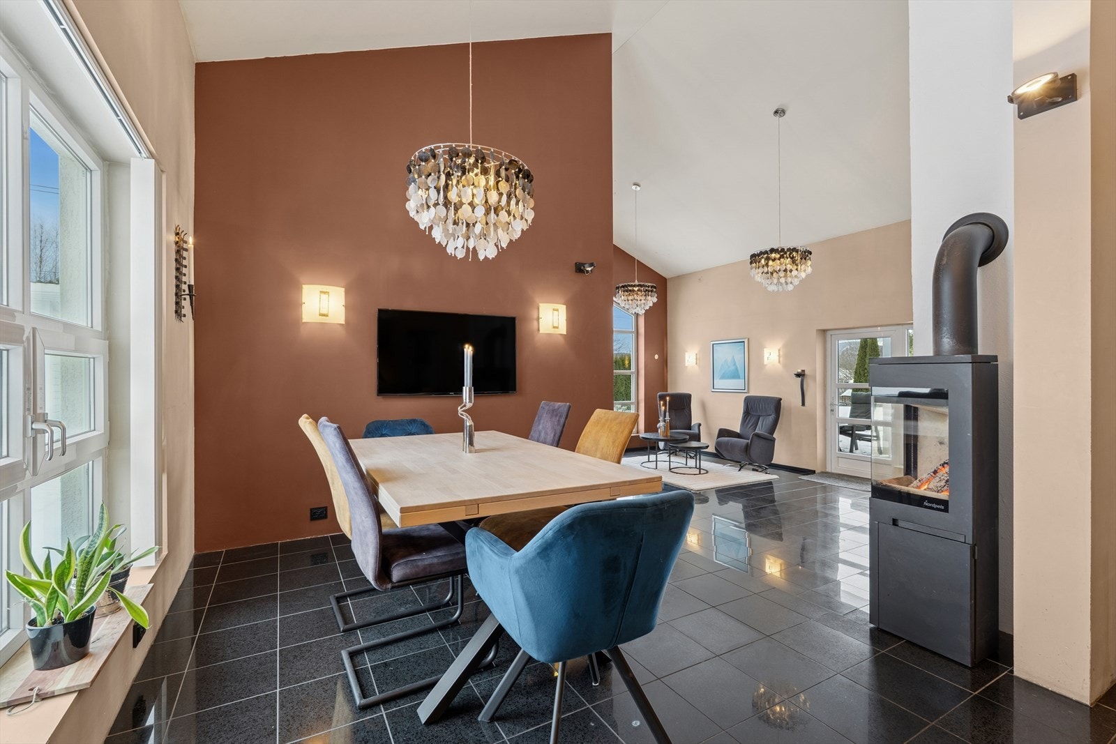 Oppvarming fra vannbåren varme, peisovn og gasspeis Galleribilde