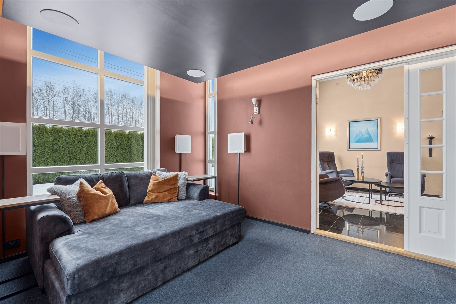 Tv-stue/soverom i forlengelse av stuen Galleribilde