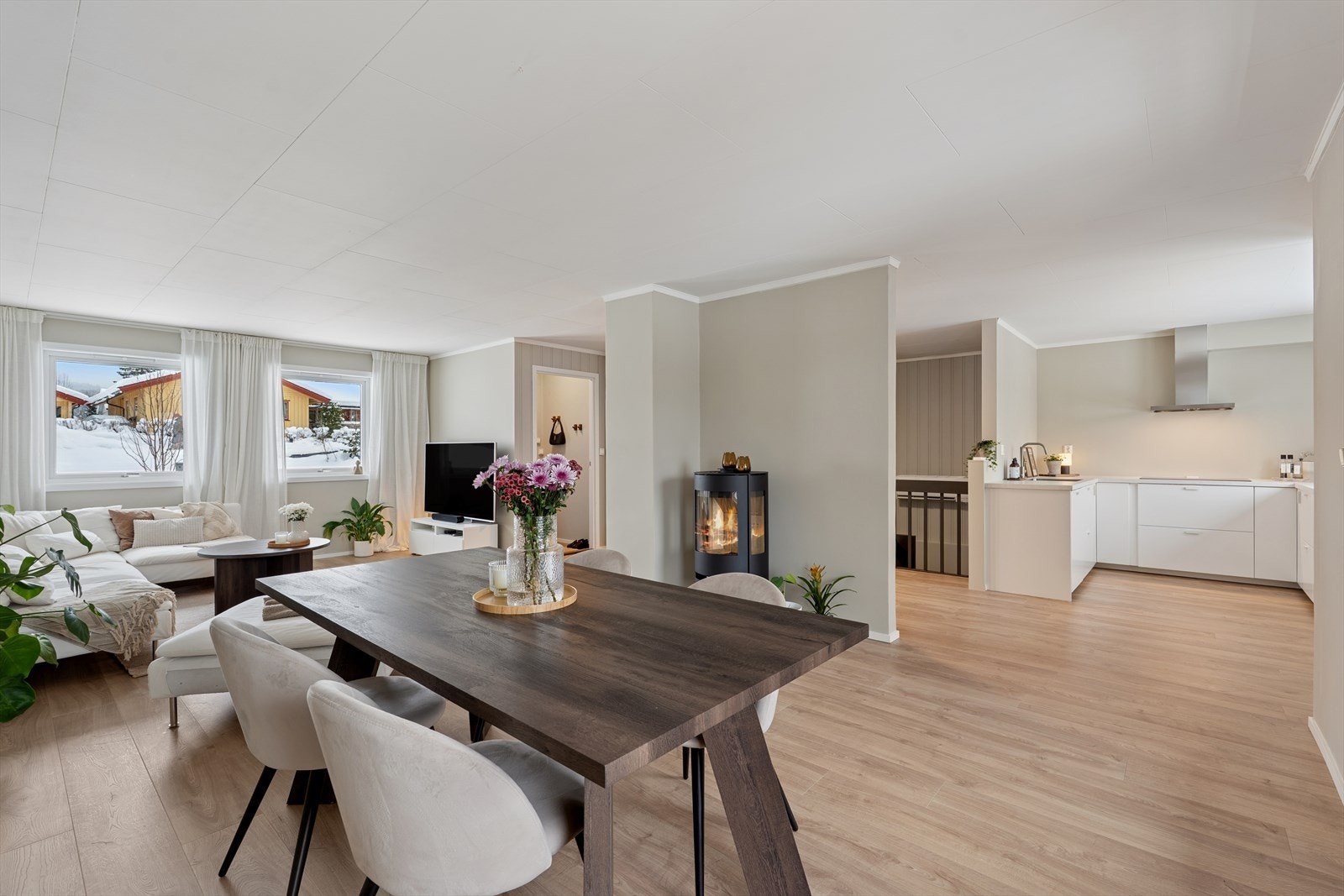 DNB Eiendom v/ Sander Hovde har gleden av å presentere dette innbydende rekkehuset Tyristubben 8 Galleribilde