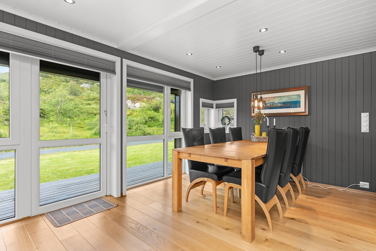 Tilgang til terrassen direkte fra kjøkkenet Galleribilde