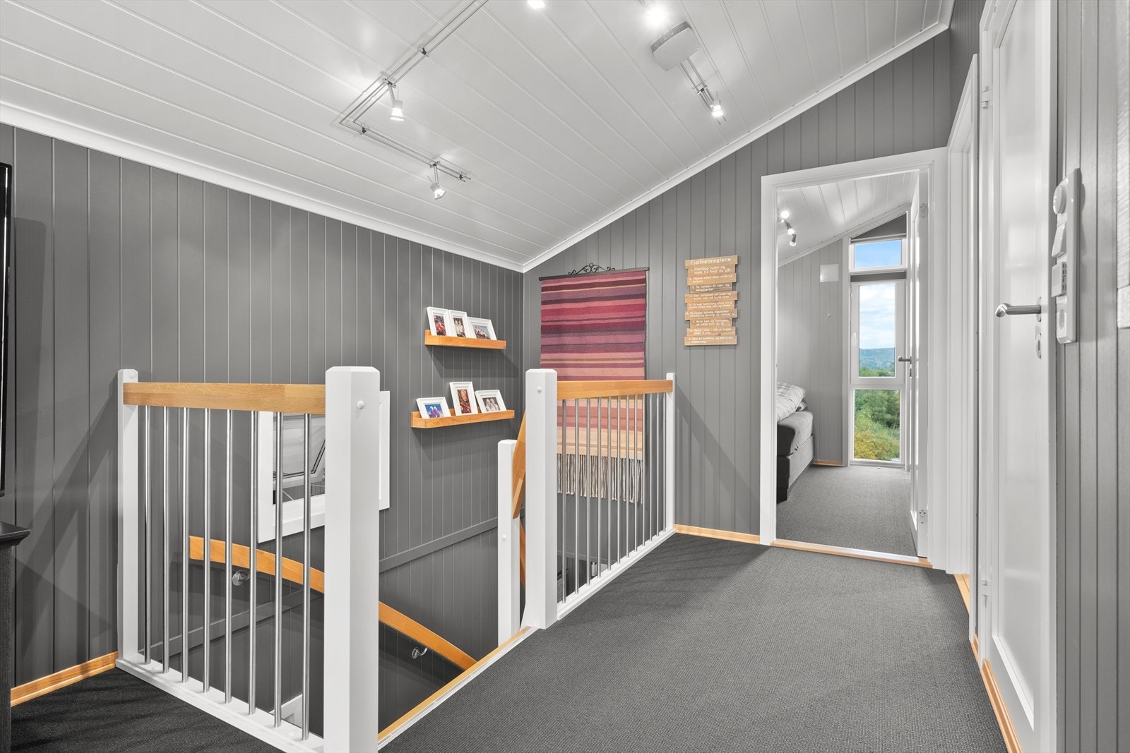 Trappeløpet til første etasje Galleribilde