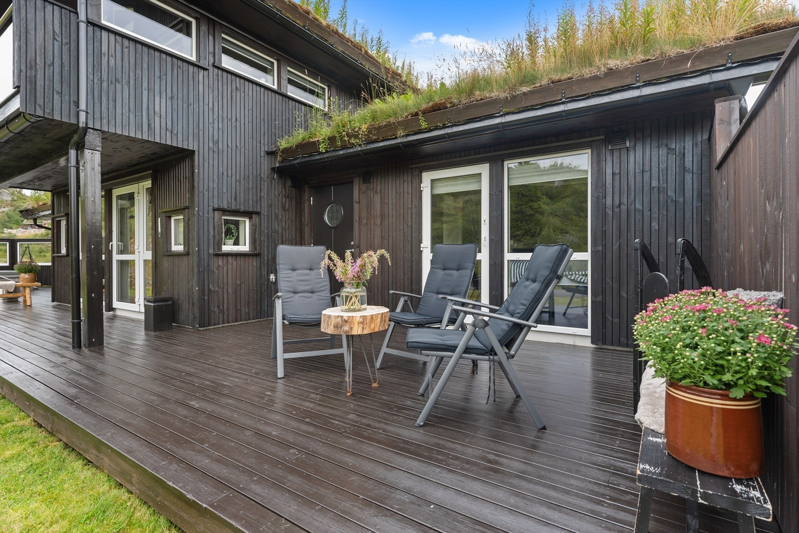 Fin plass like utenfor kjøkkenet Galleribilde