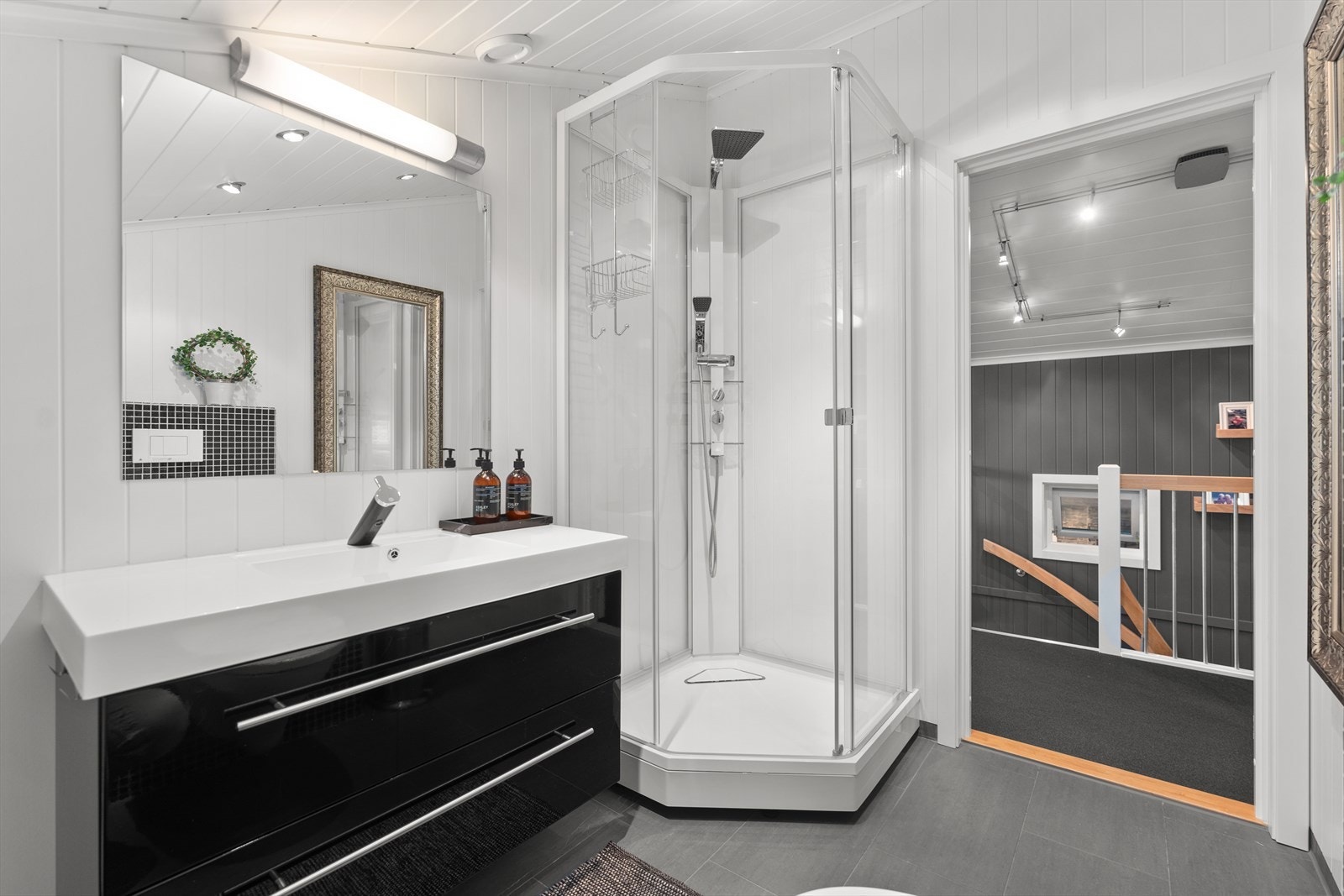 Badet i 2. etg (2 av 2) Galleribilde