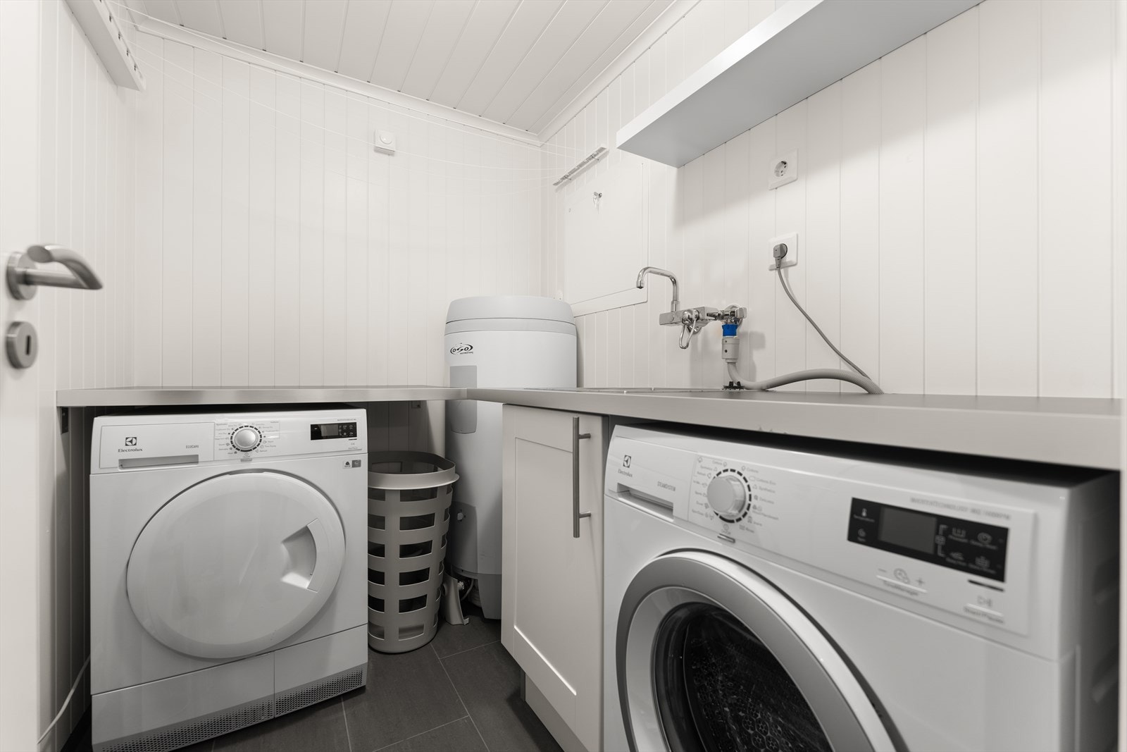 Vaskerommet i 1. etg med stor utslagsvask Galleribilde