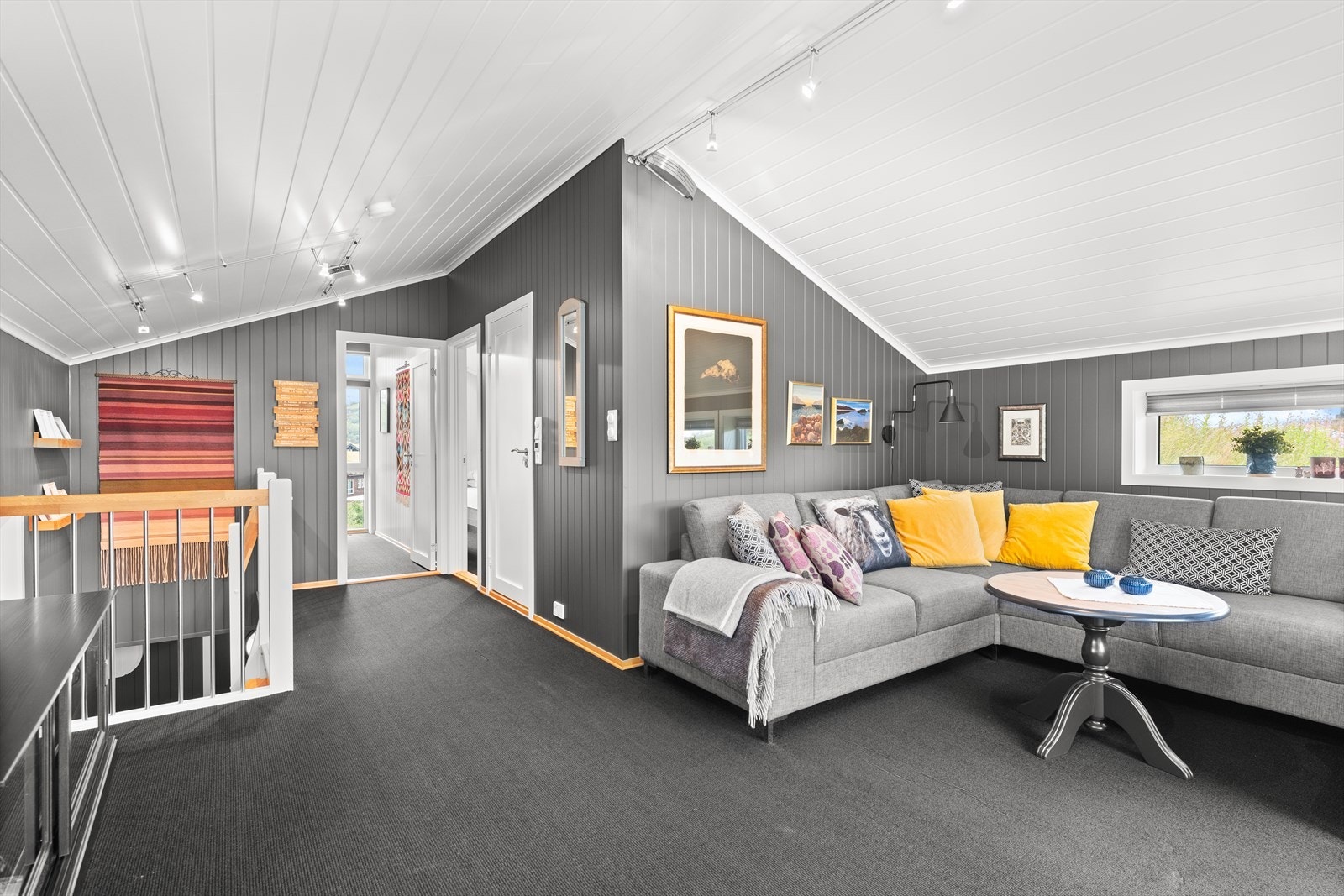 Innenfor loftssuen er det 2 soverom og et bad Galleribilde