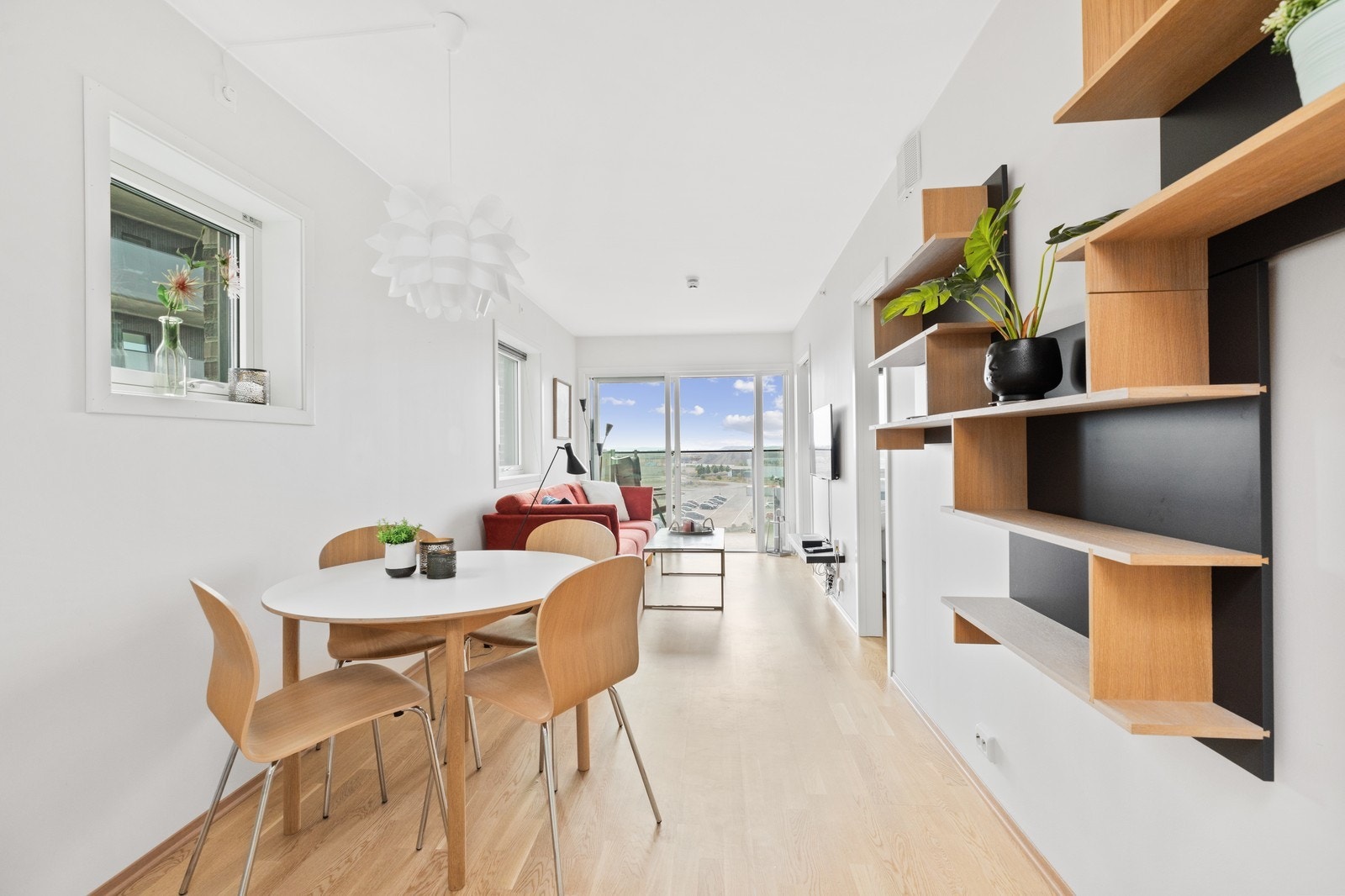 Leiligheten fremstår som lys og luftig og har en fin beliggenhet. Galleribilde