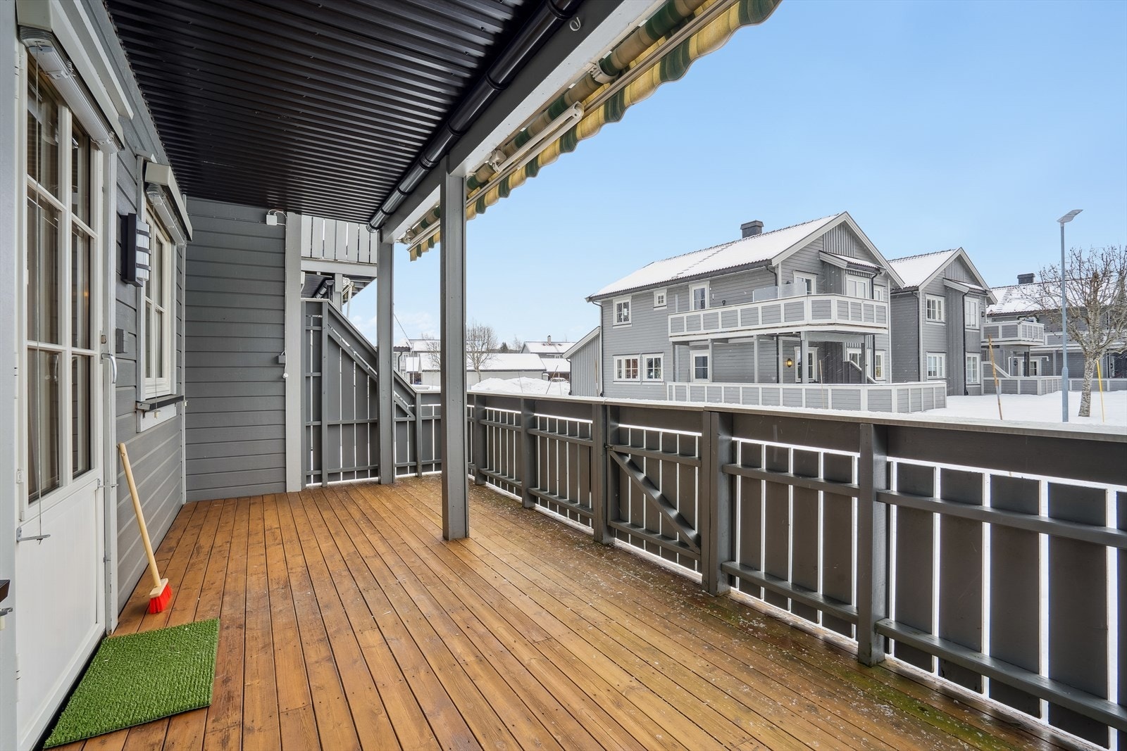 Den overbygde verandaen på 14 m² er et flott, privat uterom. Galleribilde