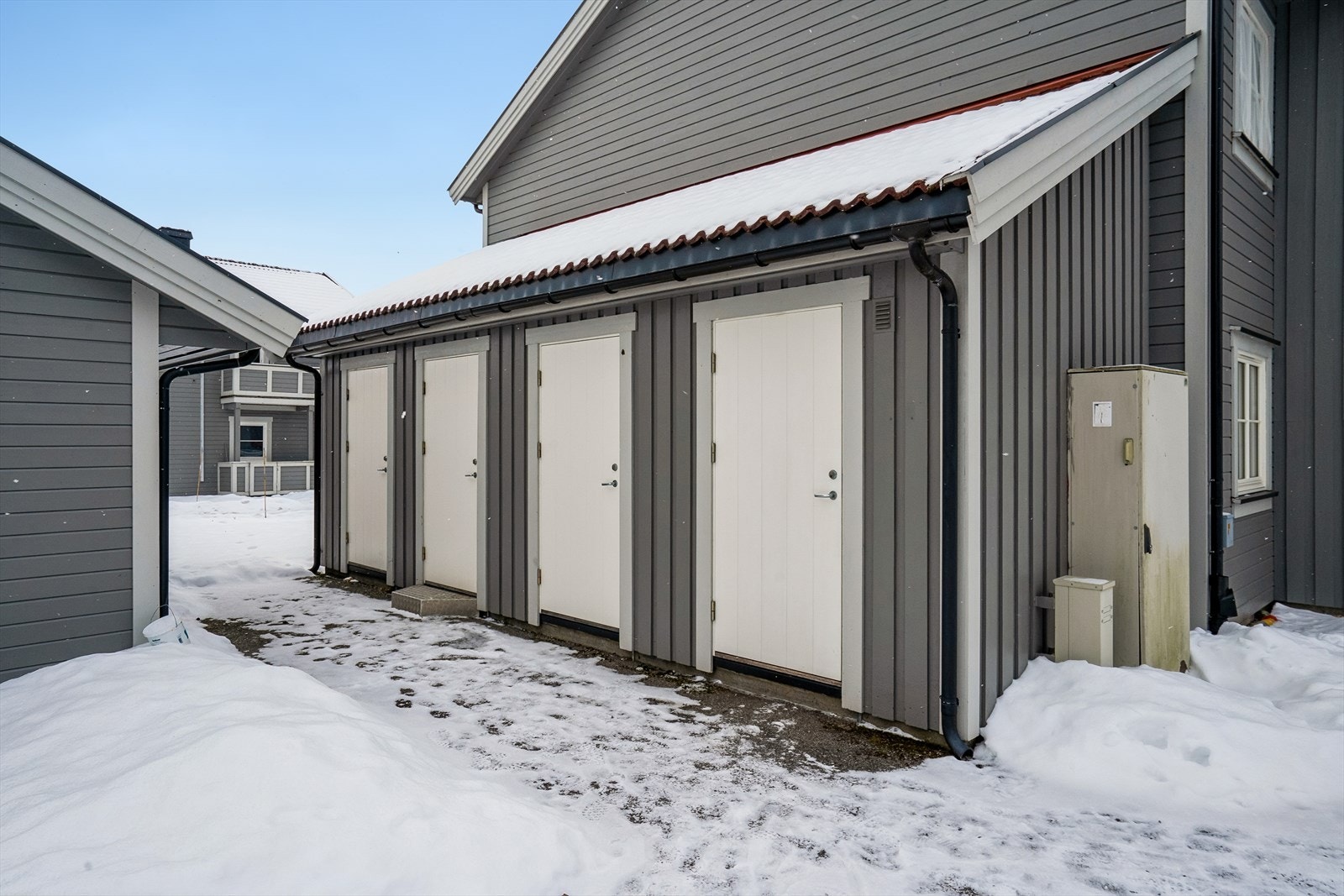 En praktisk utvendig bod på 5 m² gir rikelig med lagringsplass. Galleribilde