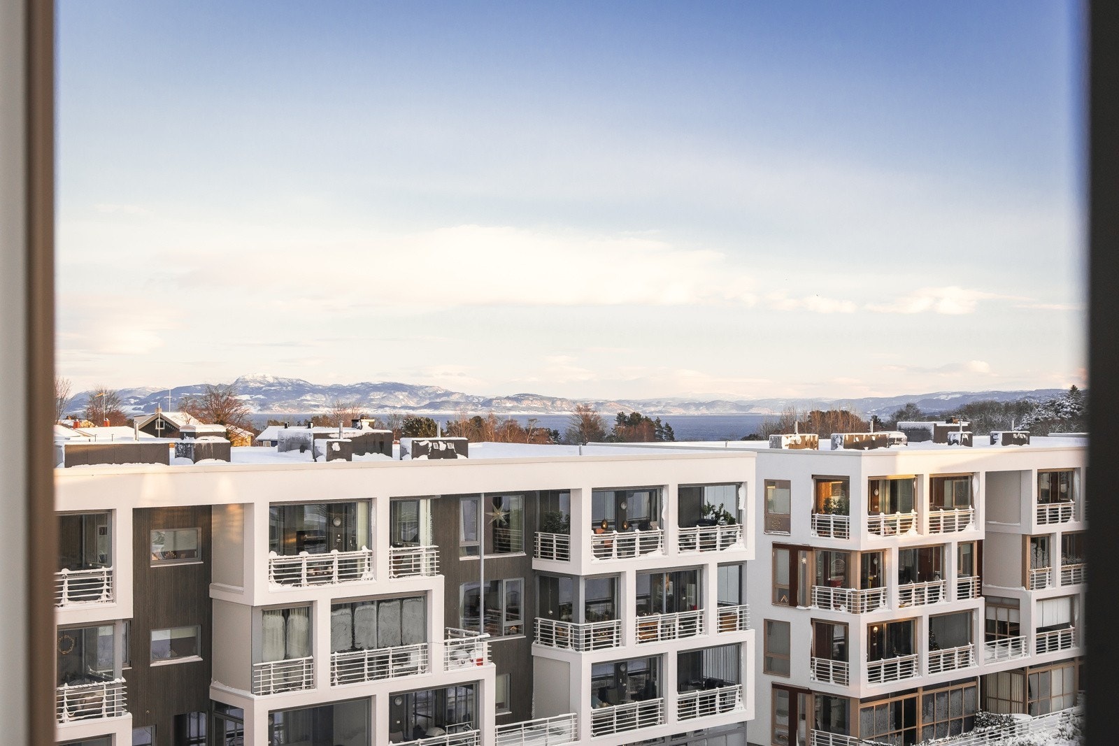 En av få leiligheter i sameiet med fjordutsikt! Galleribilde