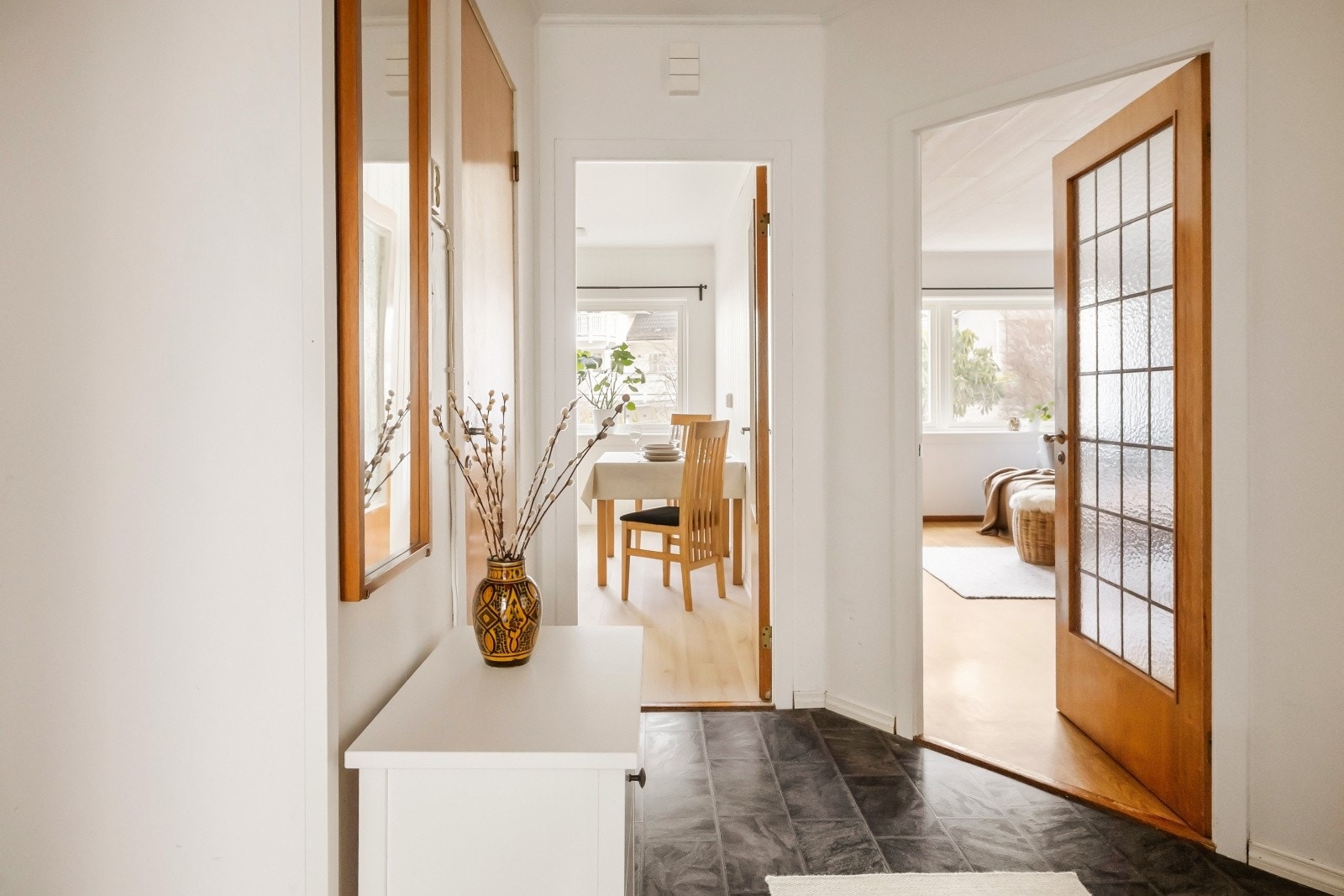 Fra gangen har man tilkomst til alle rom i leiligheten Galleribilde