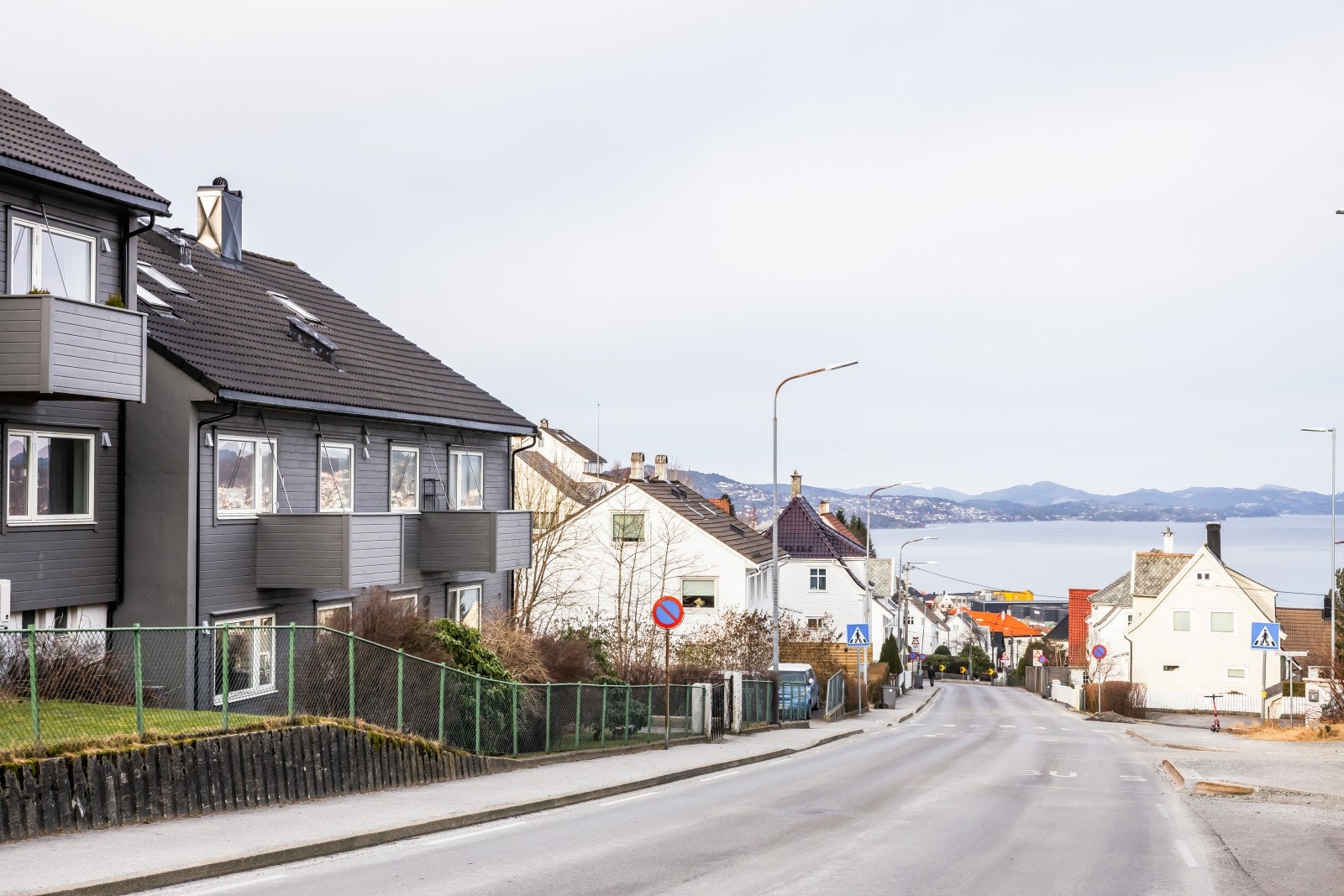 Det medfølger en fast parkeringsplass på borettslagets tomt (plass nr. 3) Galleribilde