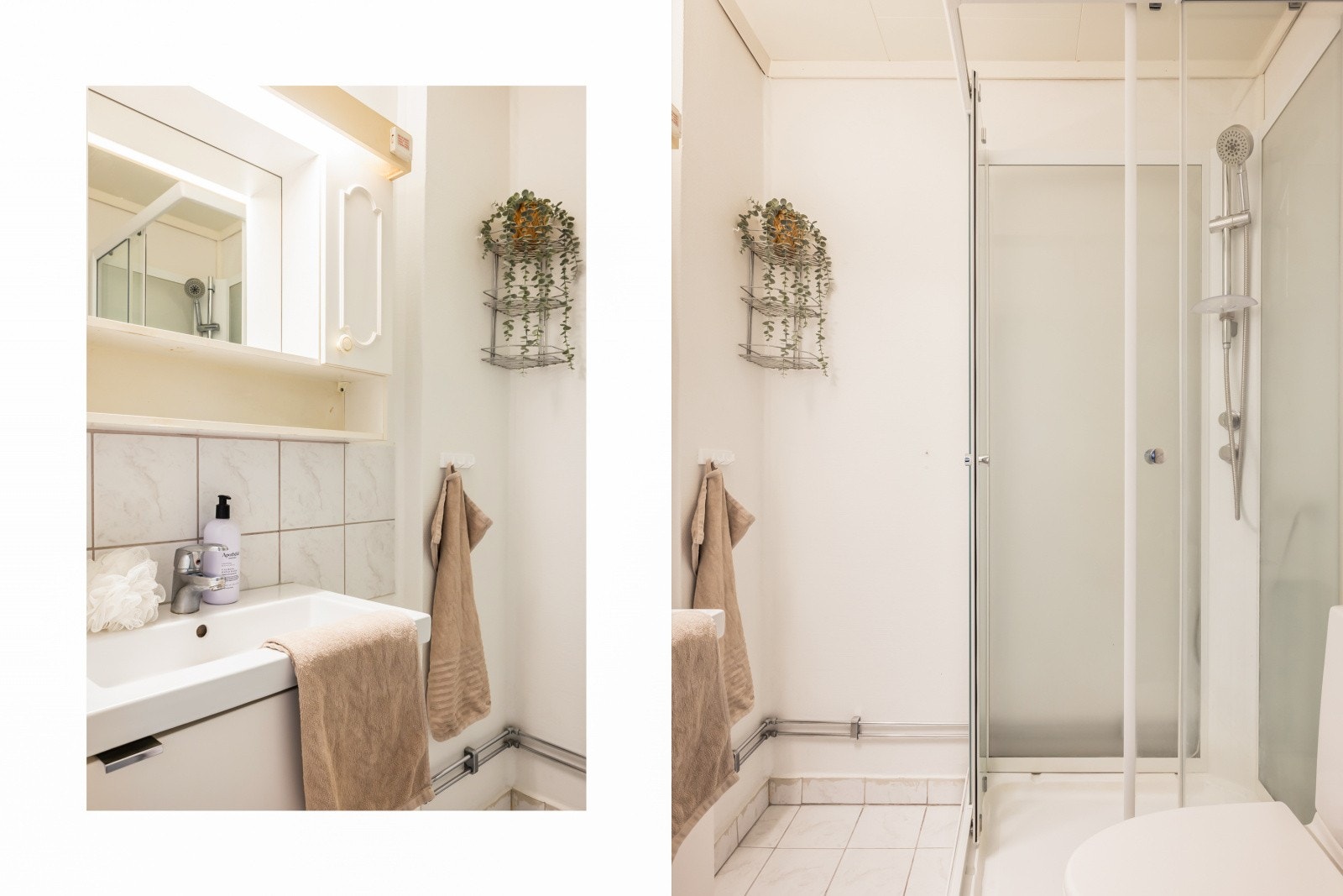 Badet er innredet med dusjkabinett, benkeskap med vask, overskap med speil og gulvstående toalett. Galleribilde