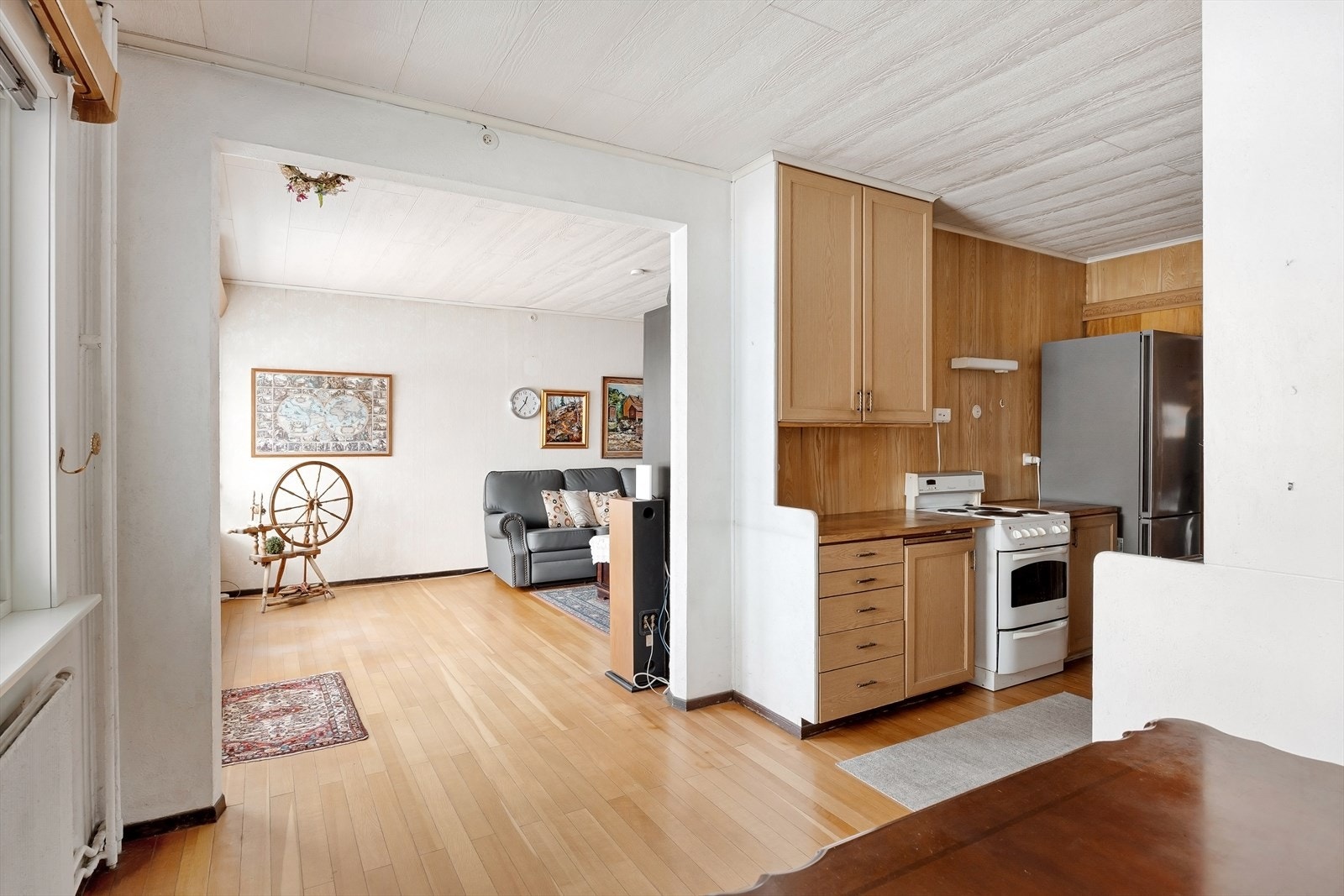 Eldre, delvis separat kjøkken. Galleribilde