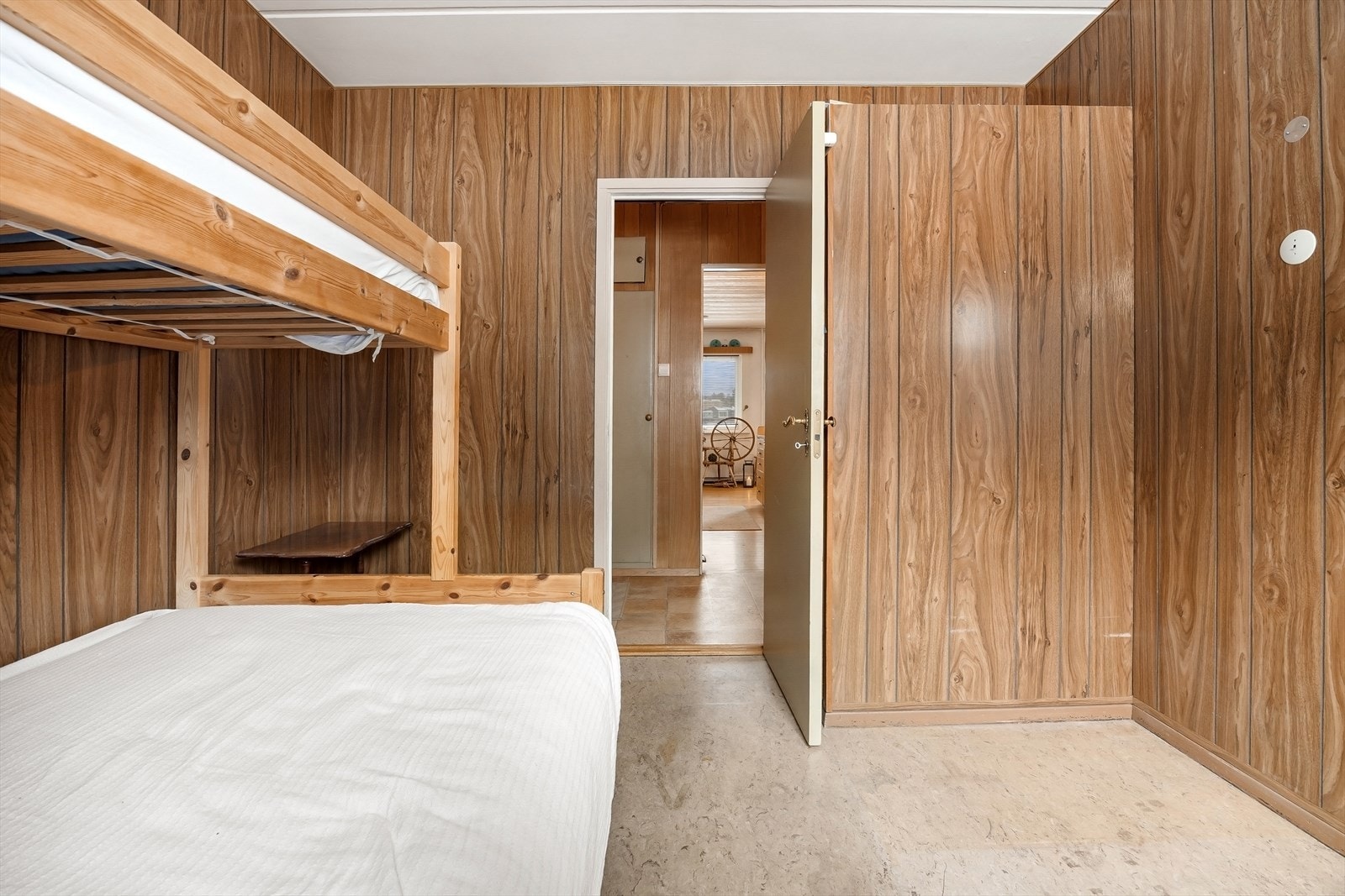 Rommet passer ypperlig som barnerom, gjesterom eller kontor. Galleribilde