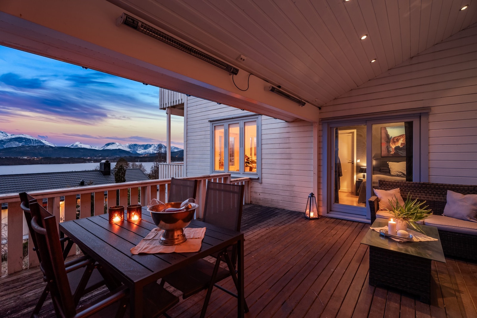 Vi tør å påstå at det ikke er mange leiligheter i samme prisklasse med tilsvarende utsikt og terrasse. Og den kan bli din ! Galleribilde