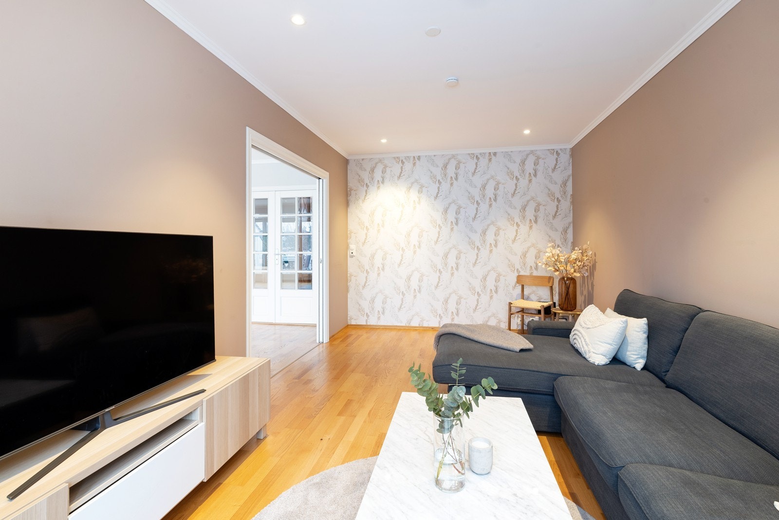 Tv-stue med plass til sofagruppe. Galleribilde