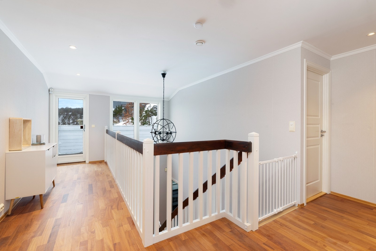 2.etg. Utgang til solrik terrasse. Galleribilde