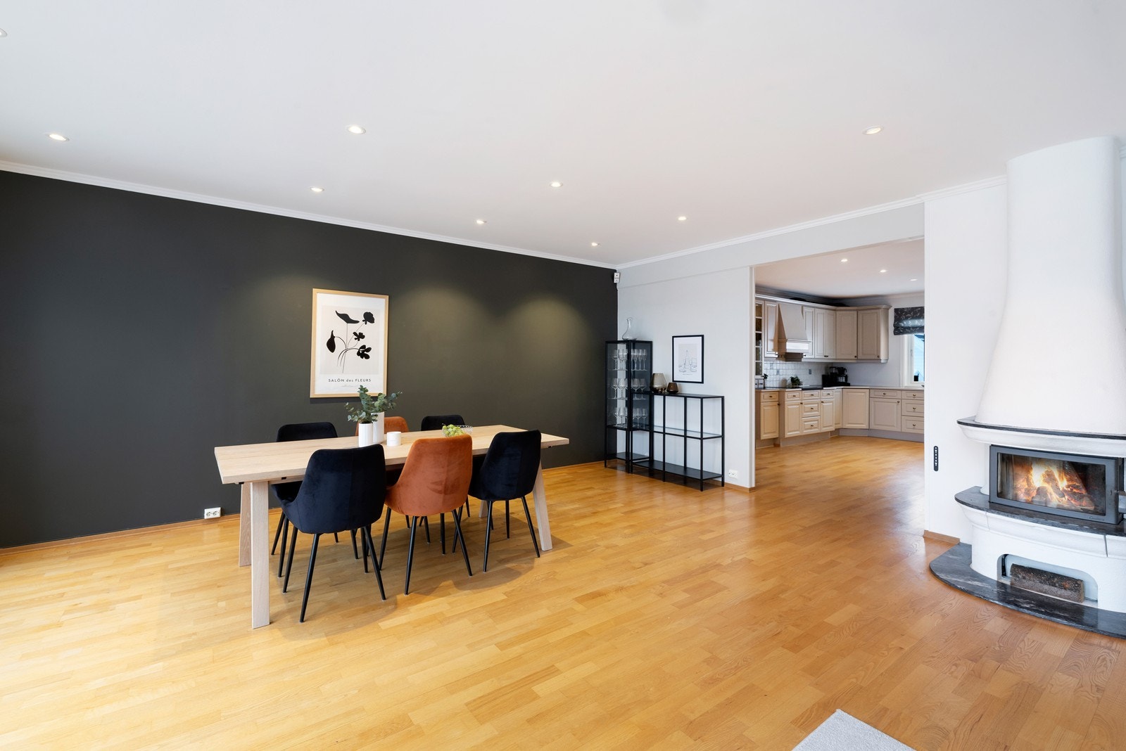 I hovedstue er det god plass til spisbord. Galleribilde