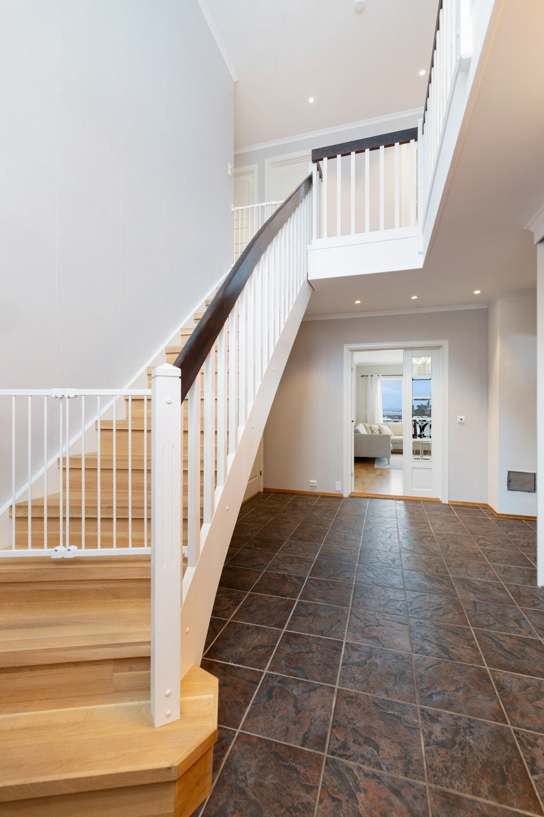 Trapp opp til 2.etg. Galleribilde