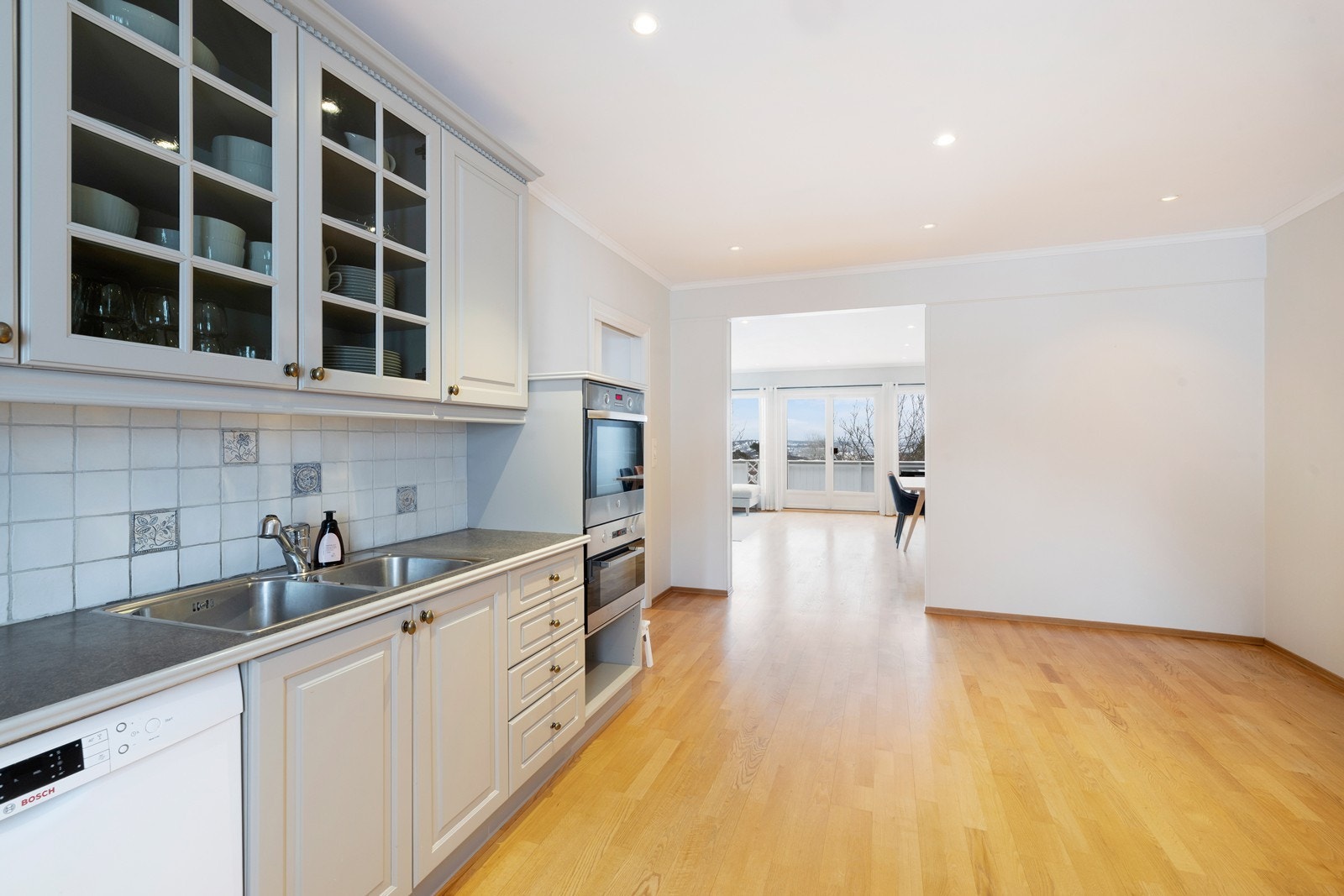 Kjøkken sett mot stue Galleribilde