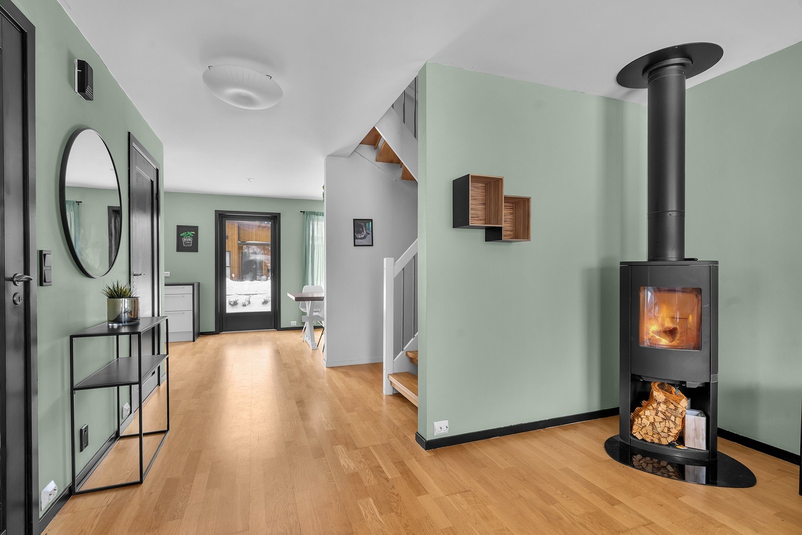 Vedovn som varmer godt på vinteren. Galleribilde