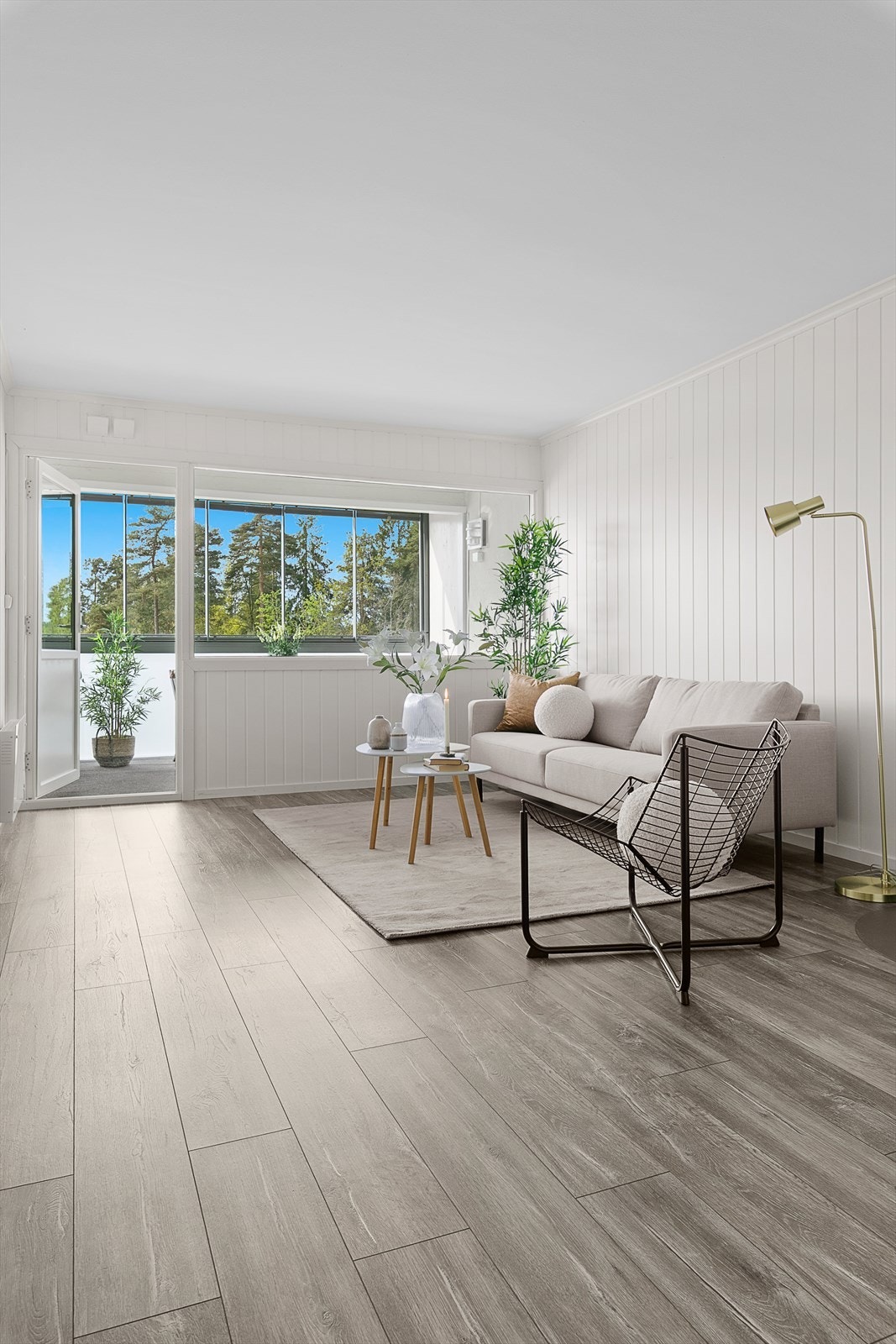 Fra stuen er det utgang til innglasset balkong Galleribilde