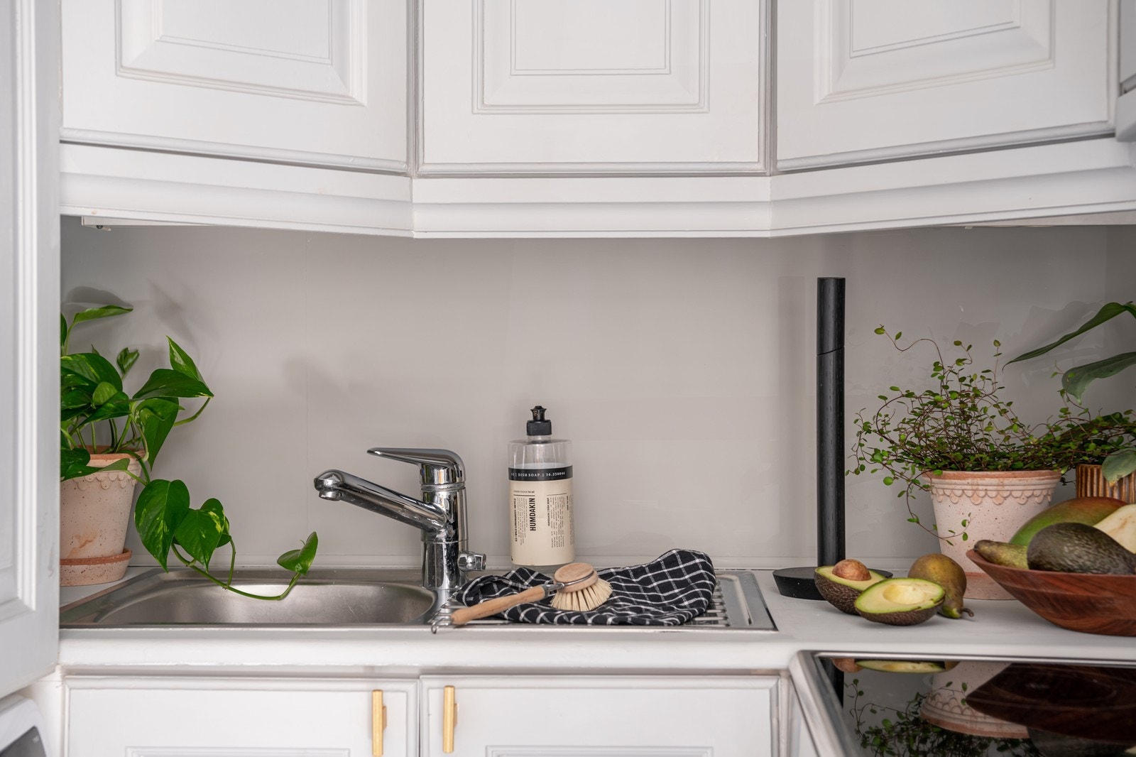 Kjøkkenet er god utstyrt med blant annet vaskemaskin. Galleribilde