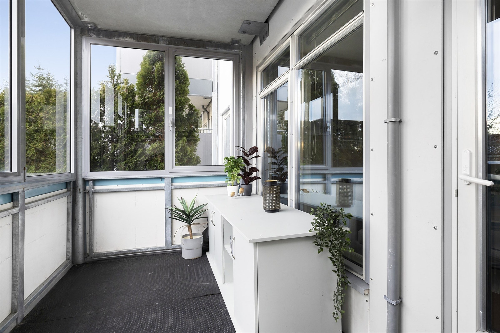 Det inneglassede uterommet gir muligheten til å oppholde seg utendørs, uavhengig av vær og årstid Galleribilde