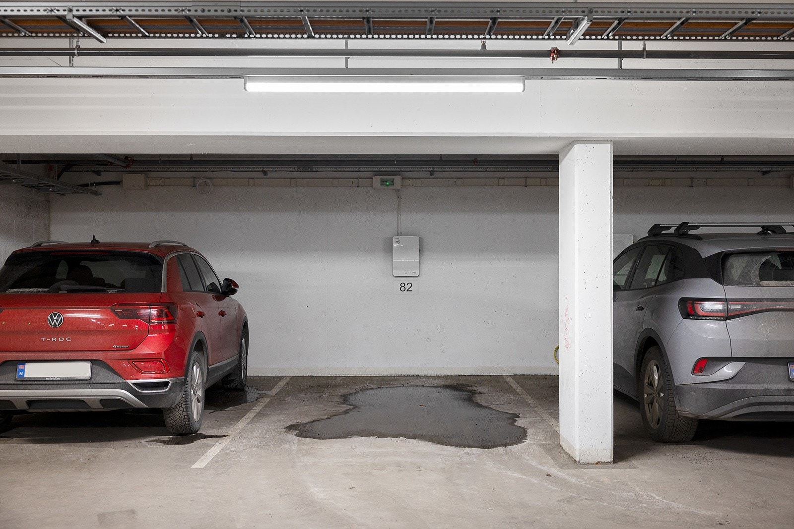 Egen garasjeplass med el-bil lader i felles garasjeanlegg, nr. 82. Galleribilde