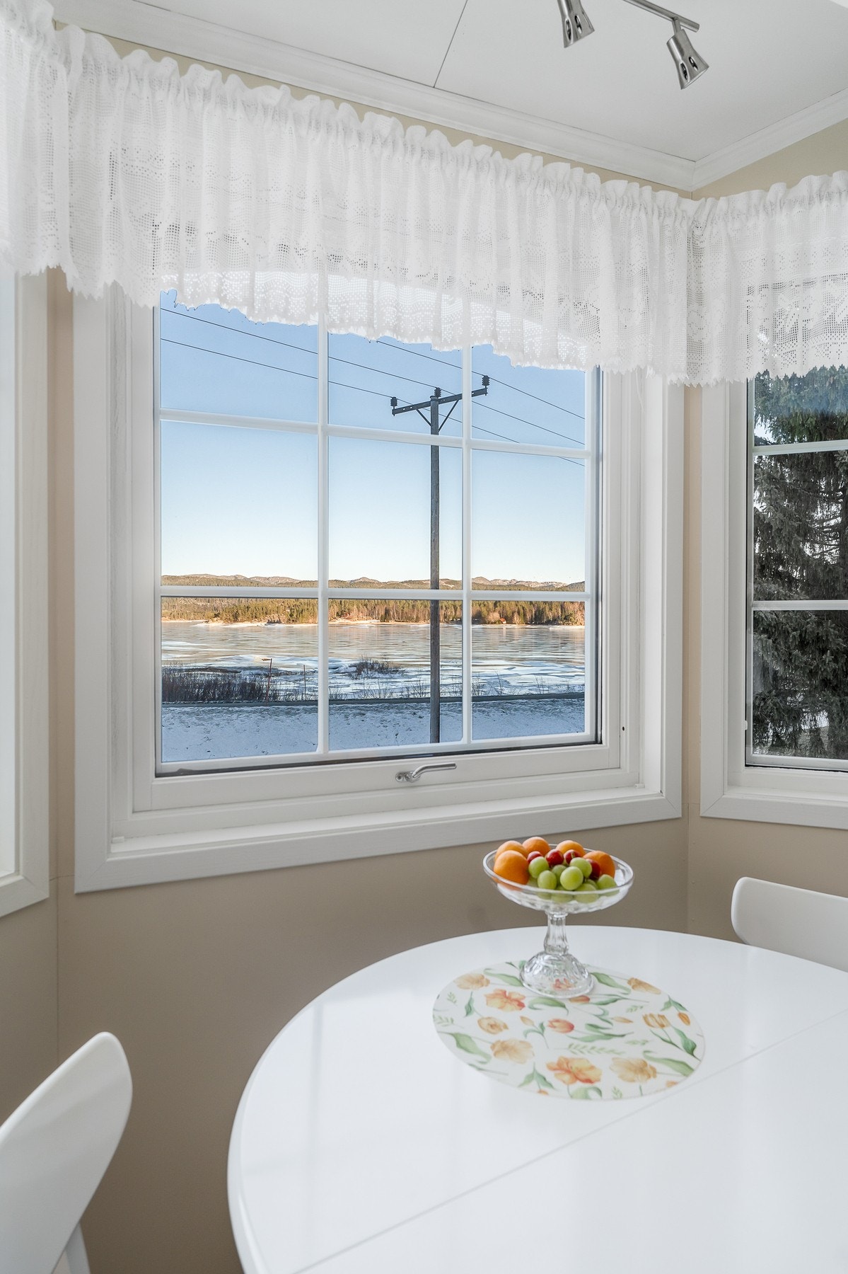 Flott utsikt mot Gjøljavatnet Galleribilde