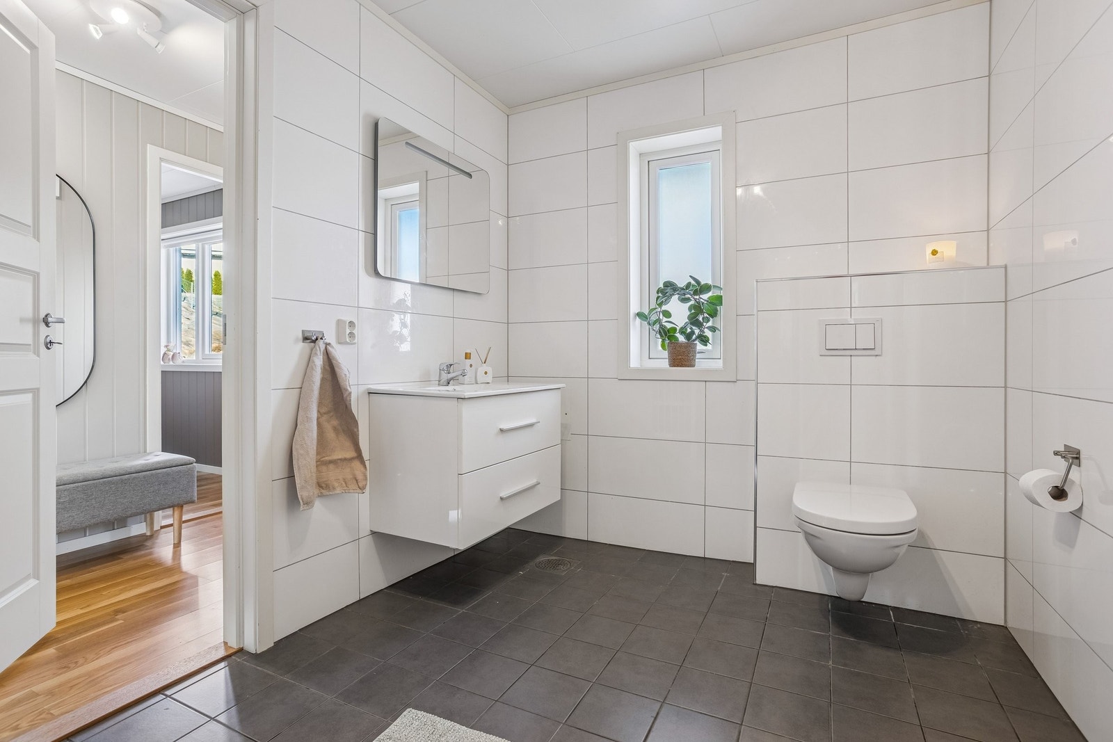 Flislagt baderom med gulvvarme Galleribilde