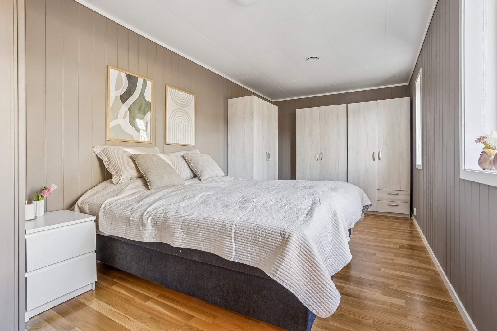 Hovedsoverom med god plass til dobbeltseng og øvrige møbler. Galleribilde