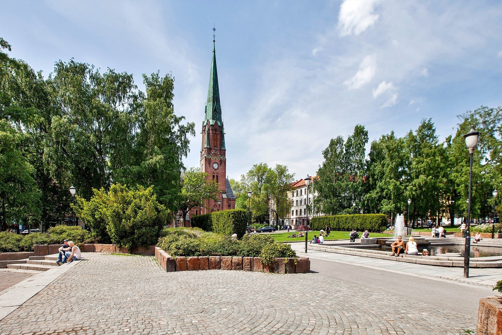 Det er flere flotte parker på Grünerløkka, som Birkelunden like ved. Her arrangeres det søndagsmarked hver søndag. Galleribilde