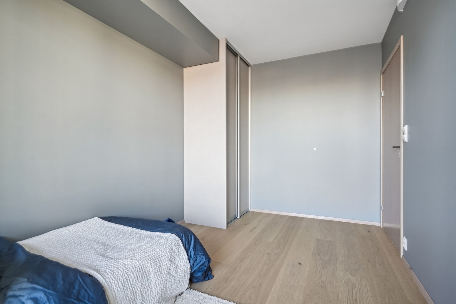 - og egnes godt som kontor, gjeste- eller hobbyrom. Dette er også utstyrt med en oppgradert skyvedørsgarderobe. Galleribilde