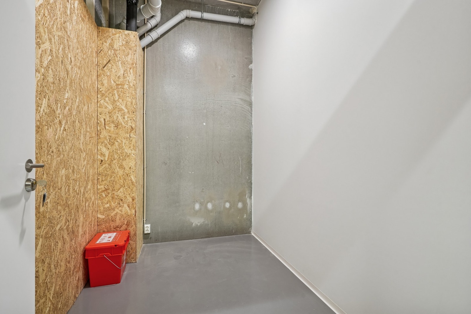 Med leiligheten medfølger det også en romslig bod i byggets 1.etasje. Her kan man stue bort det man ikke trenger i det daglige. Galleribilde