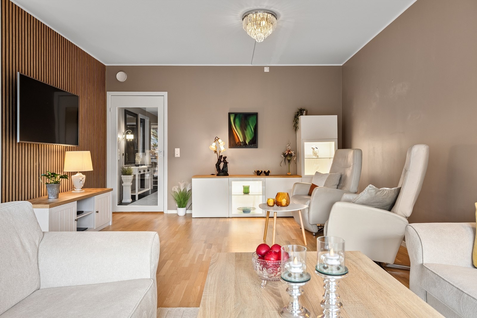 Varmekabler stue og kjøkken, samt balansert ventilasjon i leiligheten. Galleribilde