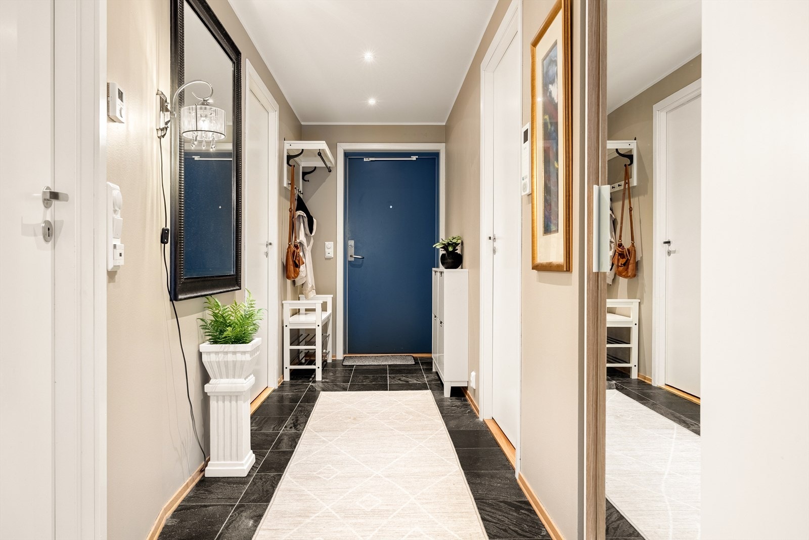 Flislagt entré med varmekabler. Galleribilde