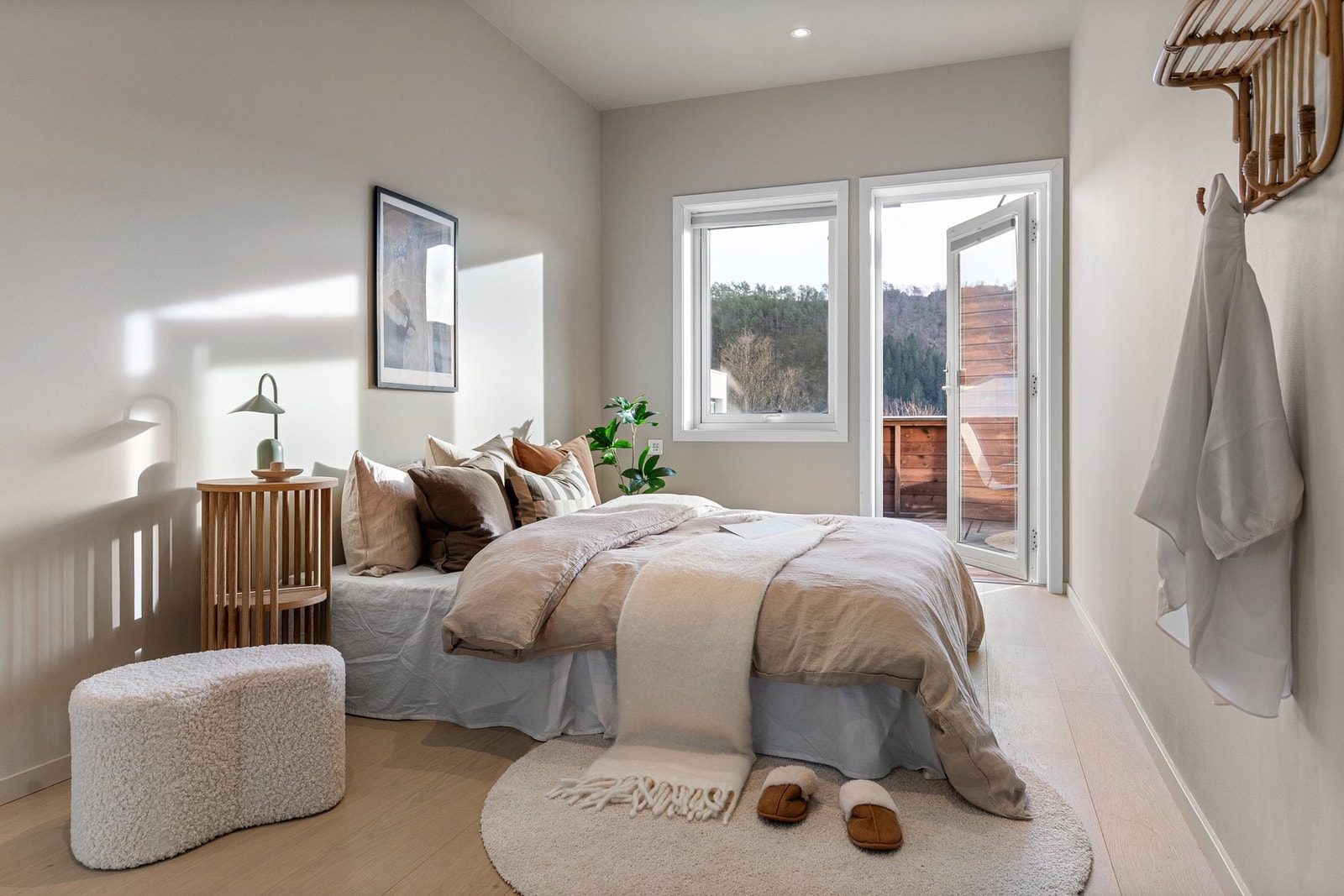 Fra soverommet er det direkte utgang til uteplass. Galleribilde