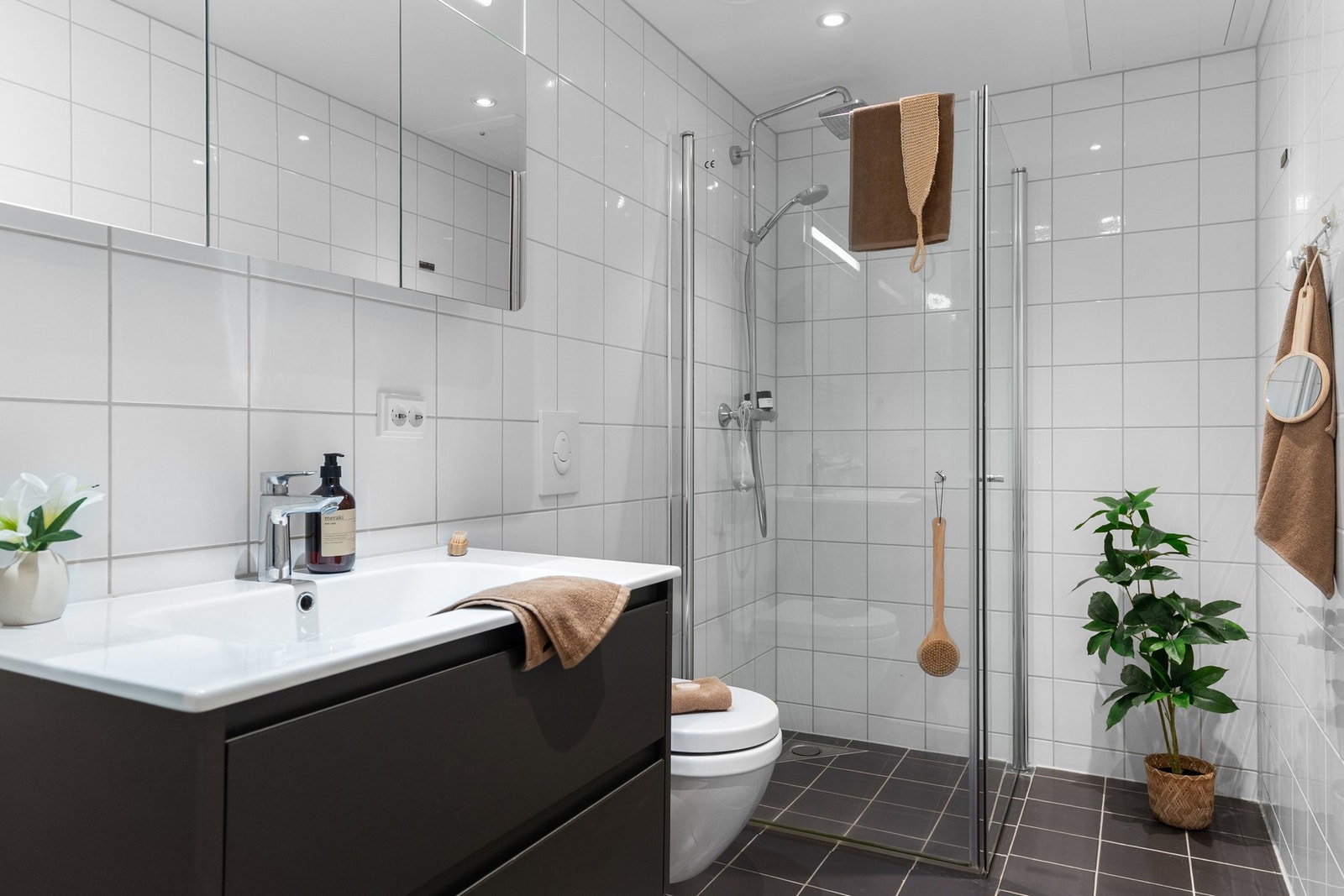 Pent helfliset bad med varme i gulv. Galleribilde