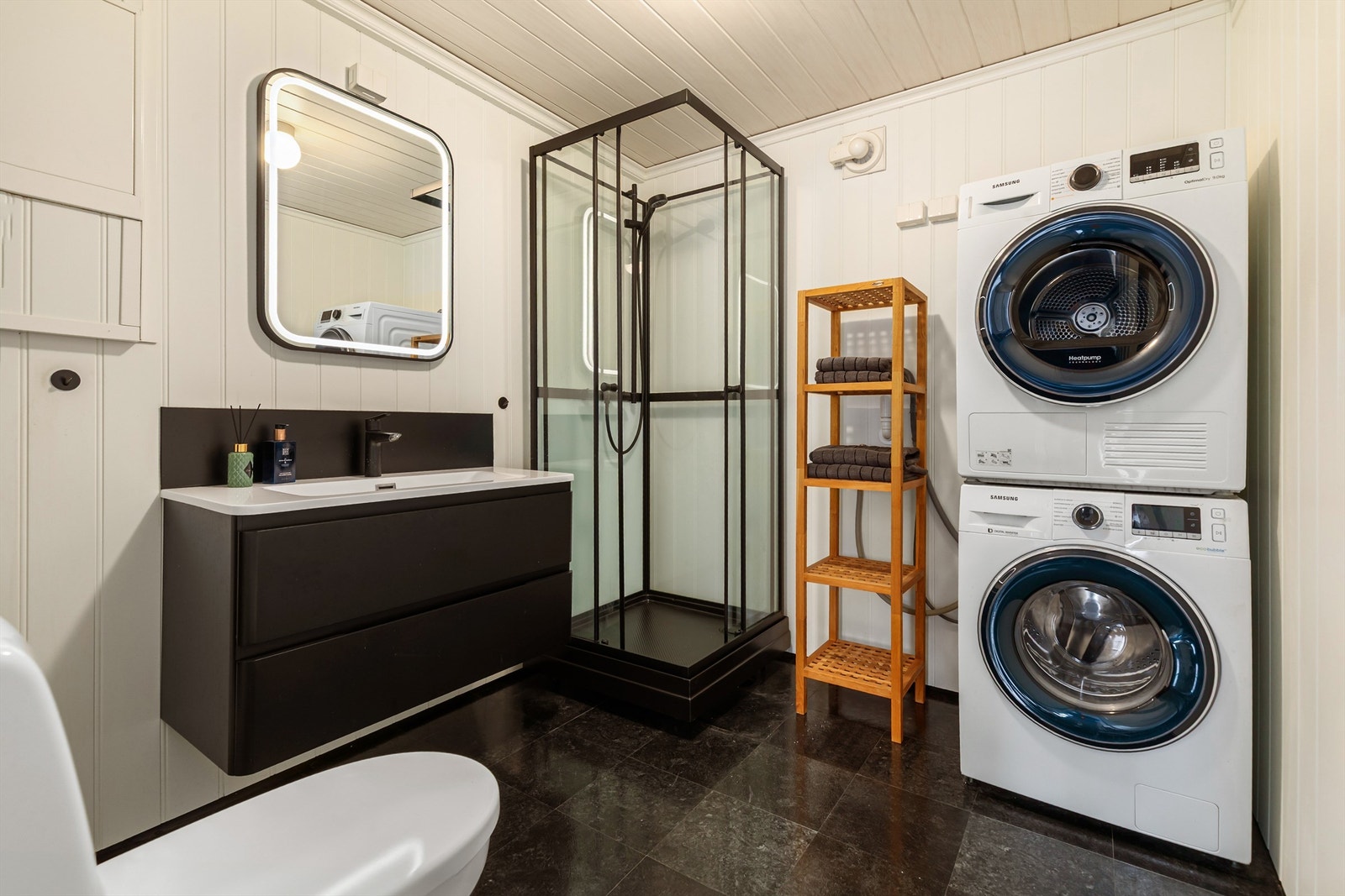 Flislagt bad/vaskerom i u.etg/evt hybel del Galleribilde