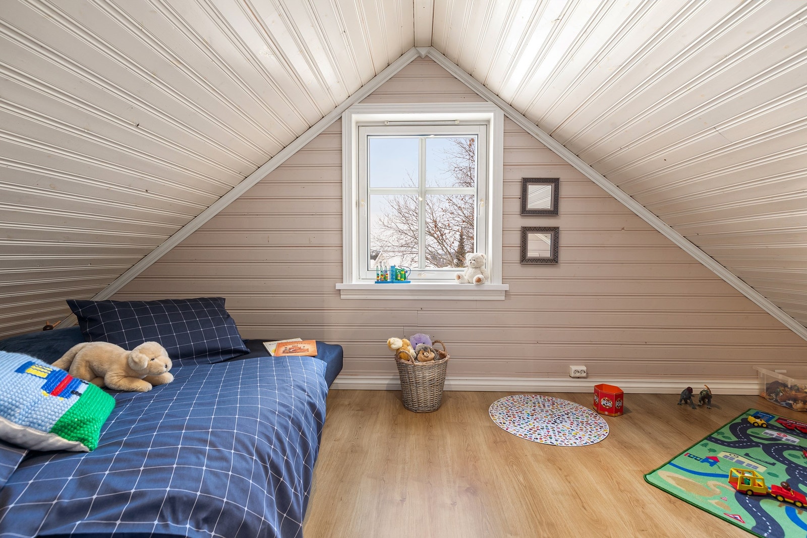 Soverom 5 ligger på loftet Galleribilde