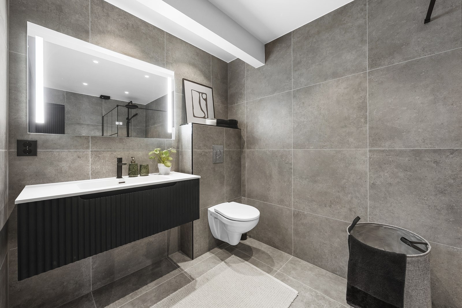 Meget pent flislagt bad Galleribilde