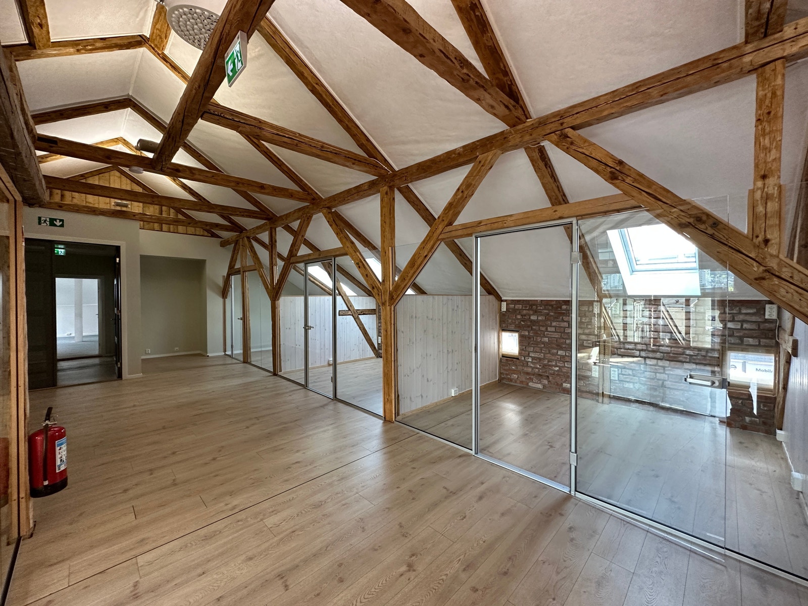 Fellesområde. Bilde tatt mot utgangsdør. Galleribilde